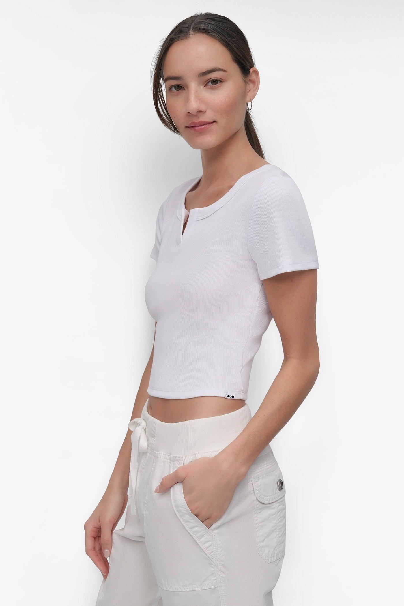 CROPPED NOTCH NECK PERFORMANCE TEE Product Image