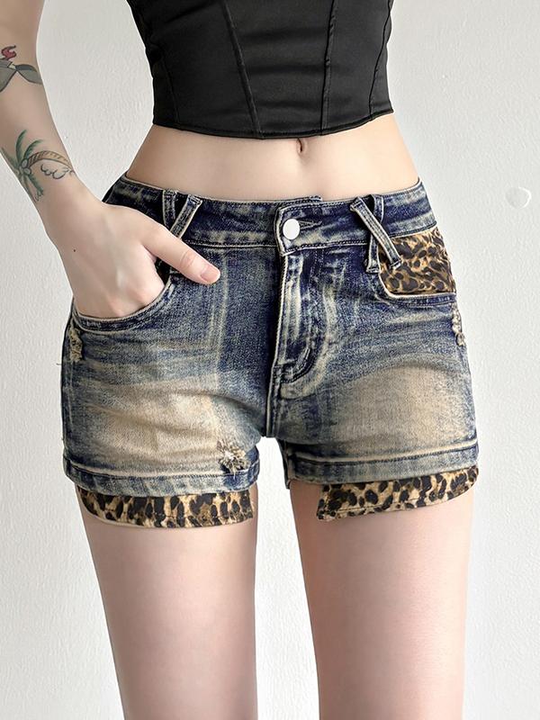 Slimming Leopard Print Pockets Denim Shorts Product Image