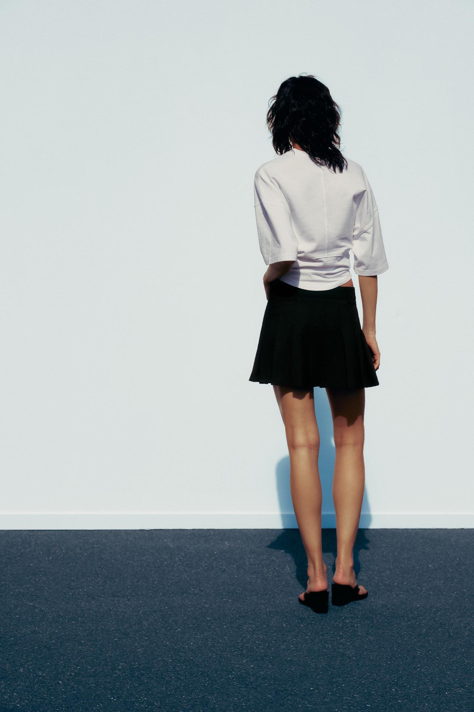 PLEATED SKORT Product Image