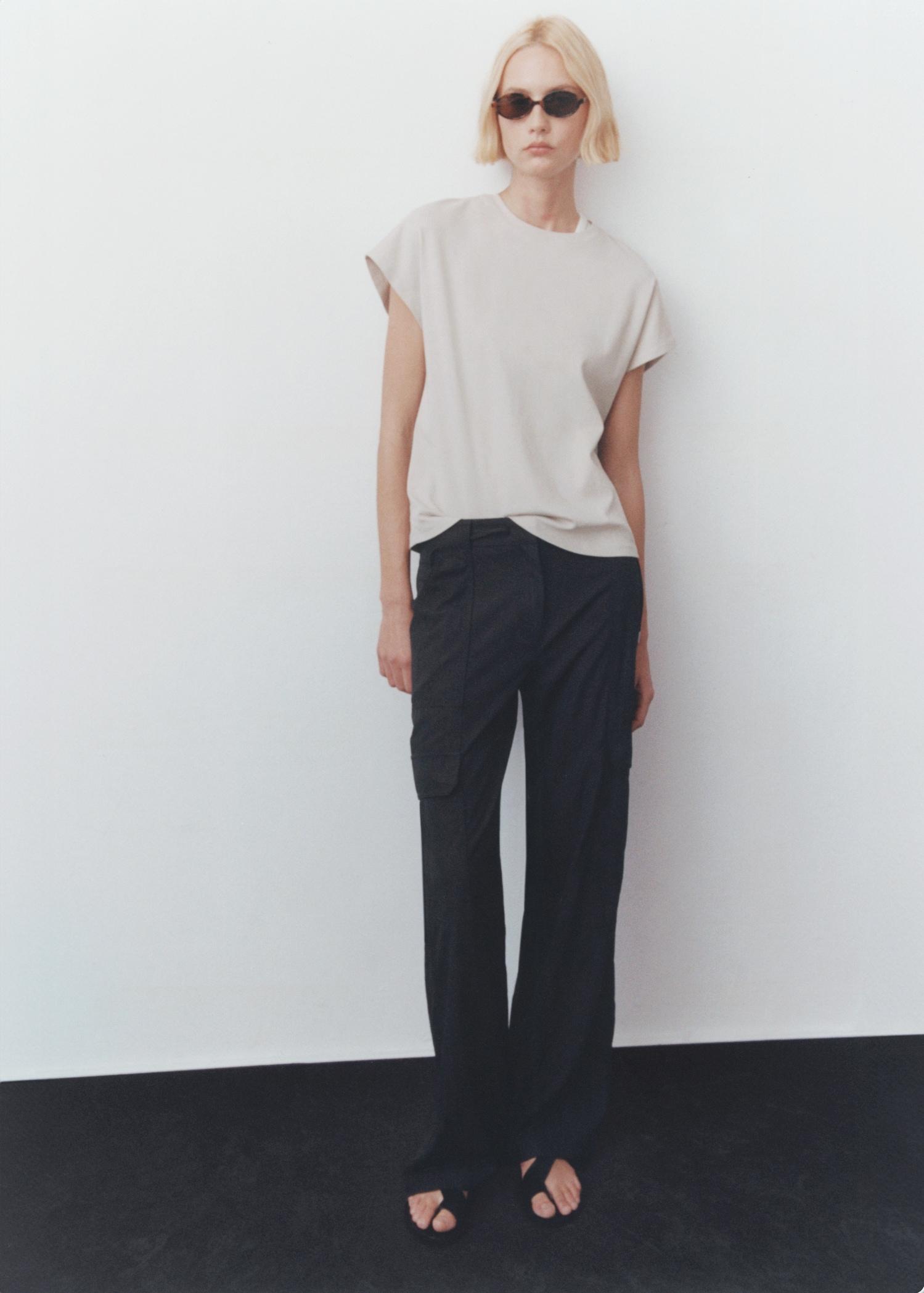 Rounded neck cotton t-shirt - Women | MANGO USA Product Image