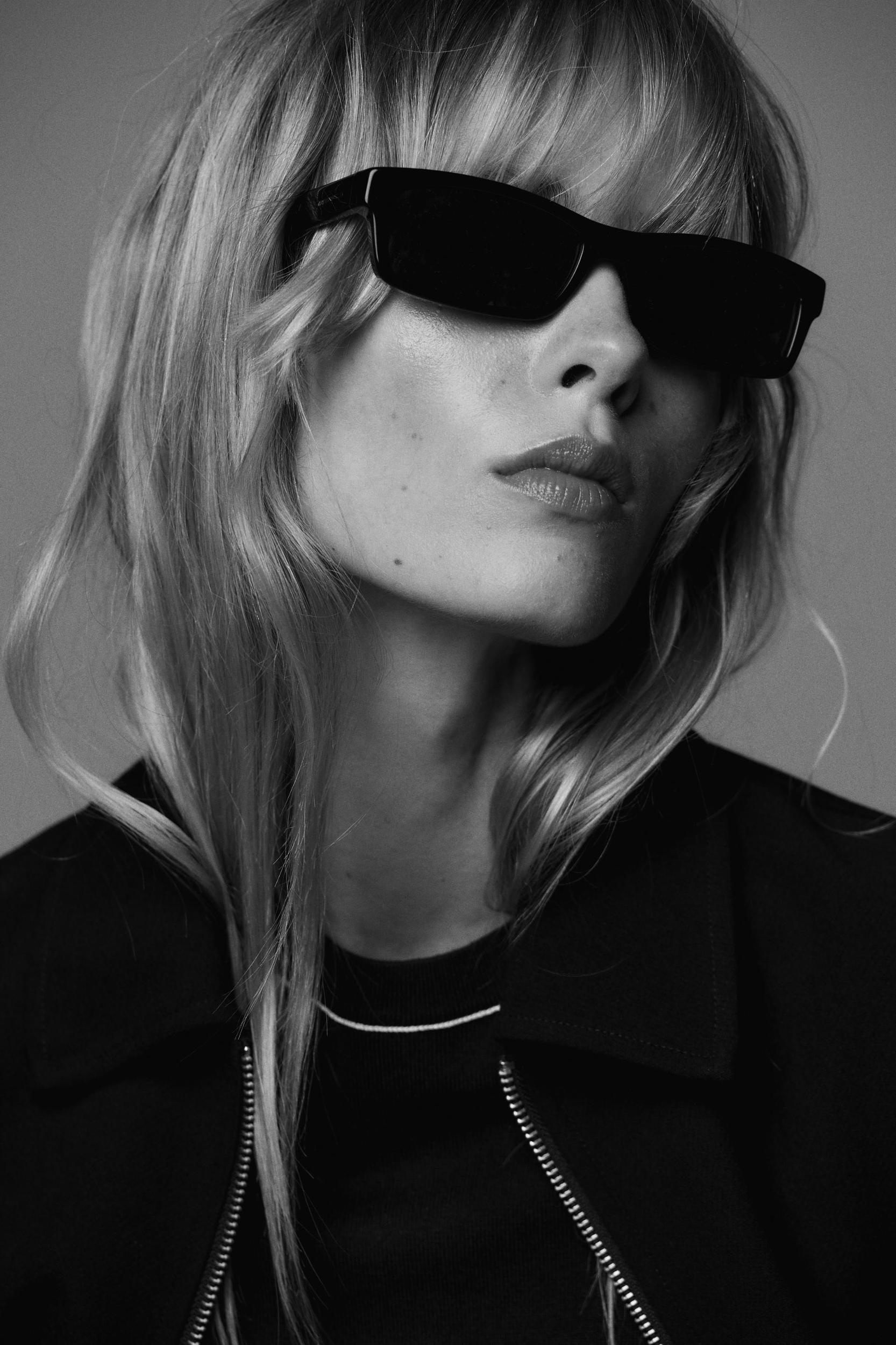 ZIP-UP GATHERED JACKET Product Image