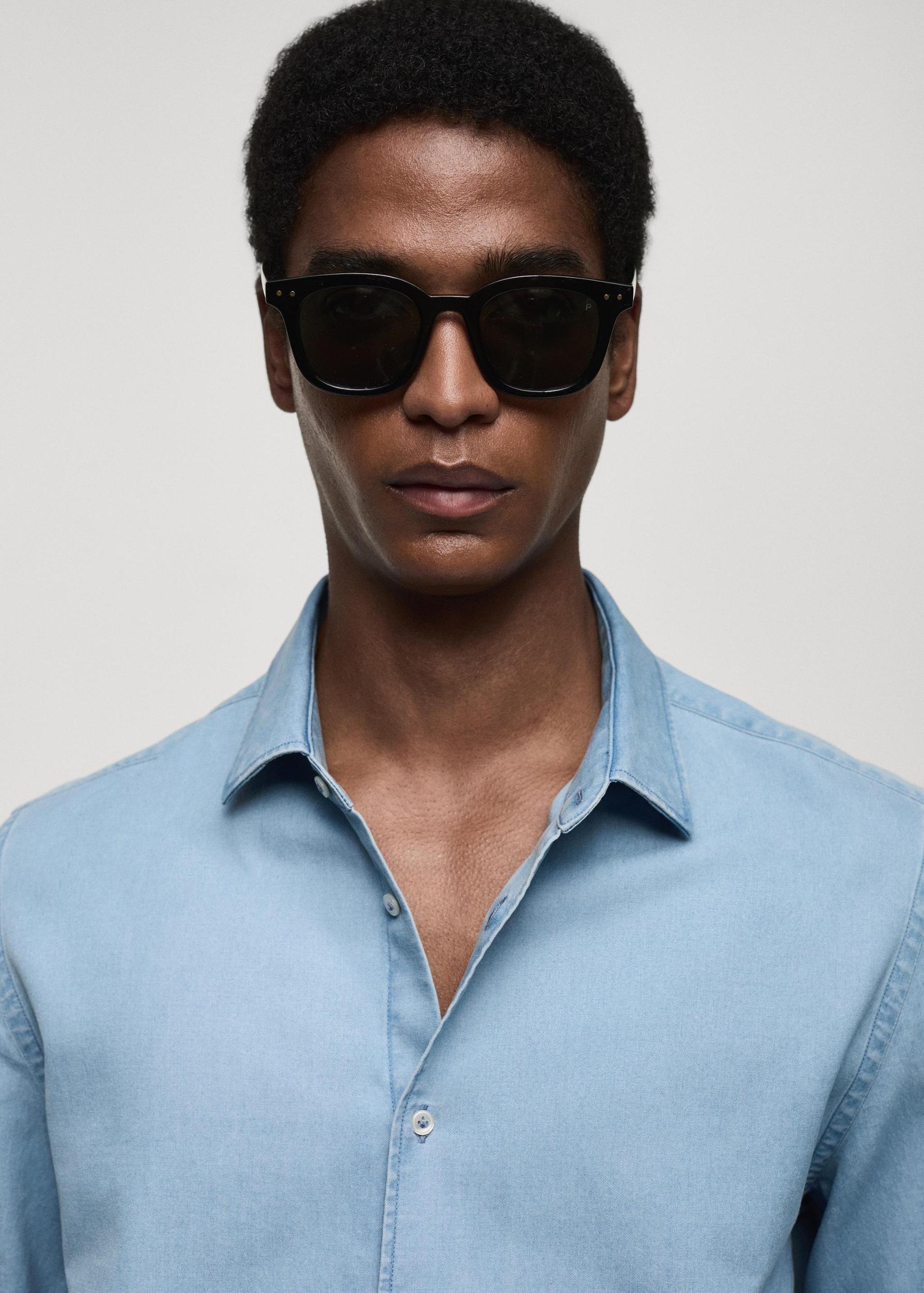 Regular-fit cotton chambray shirt - Men | MANGO USA Product Image