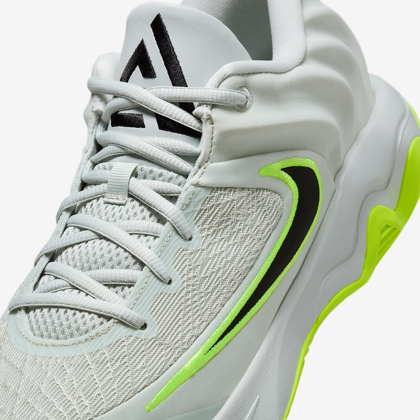 Nike Men's Giannis Immortality 4 Basketball Shoes Product Image