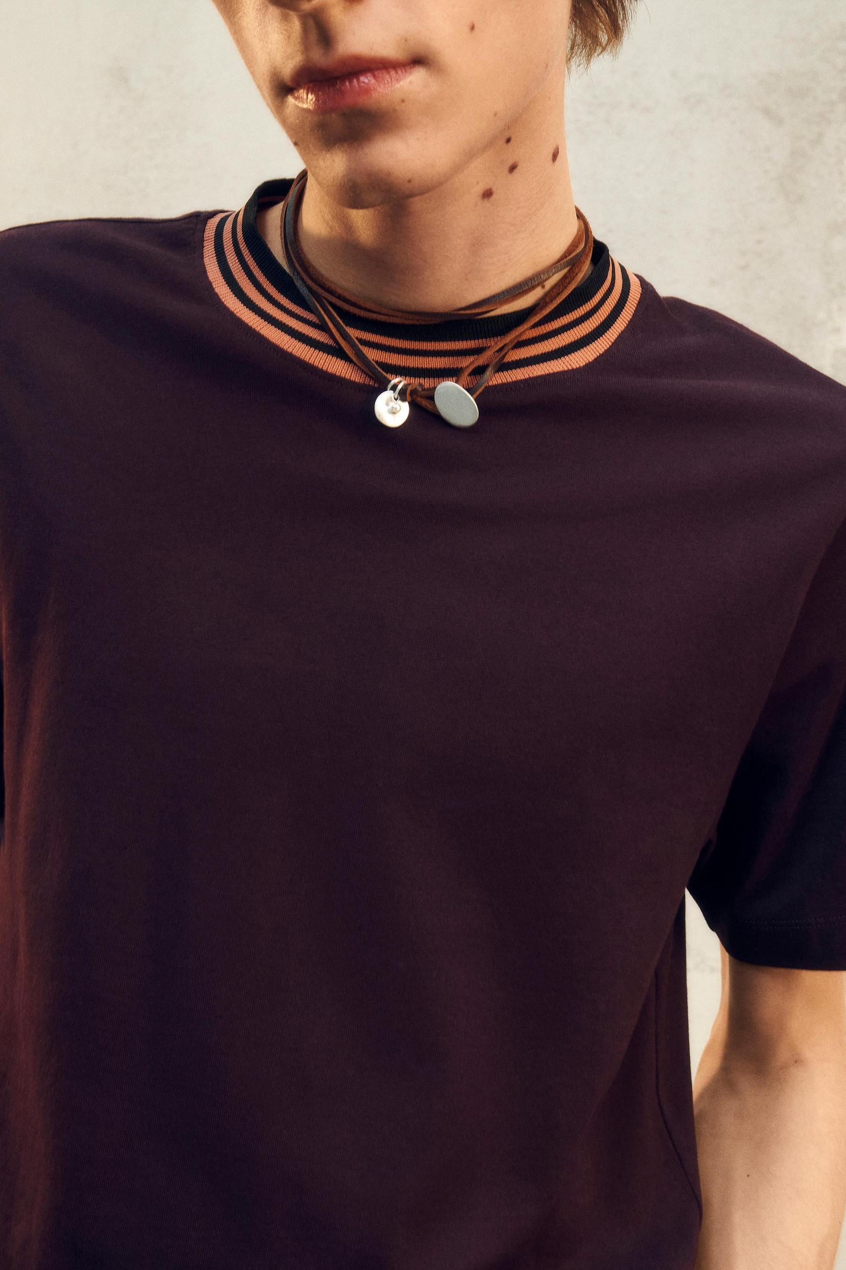 LIMITED EDITION CONTRASTING COLLAR T-SHIRT Product Image