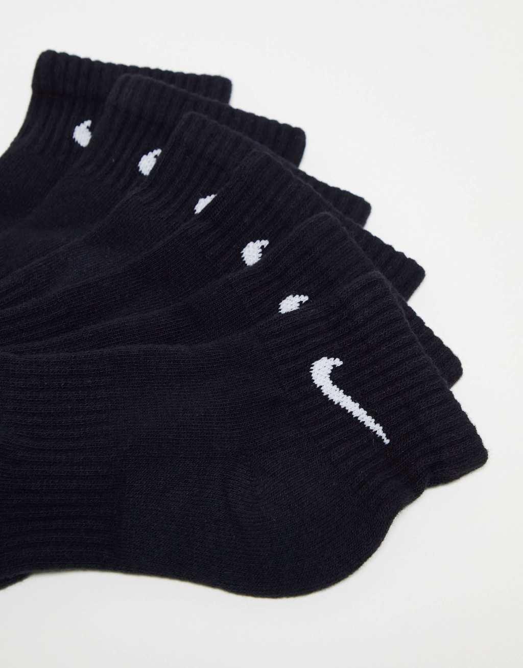 Nike Training 6-pack quarter socks in black Product Image