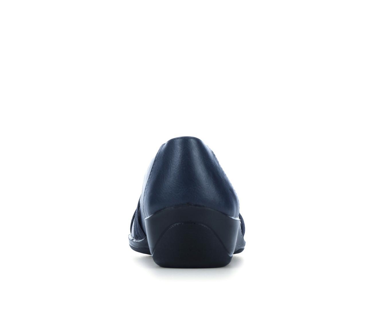 Women's LifeStride Incredible 2 Low Wedge Pumps Product Image