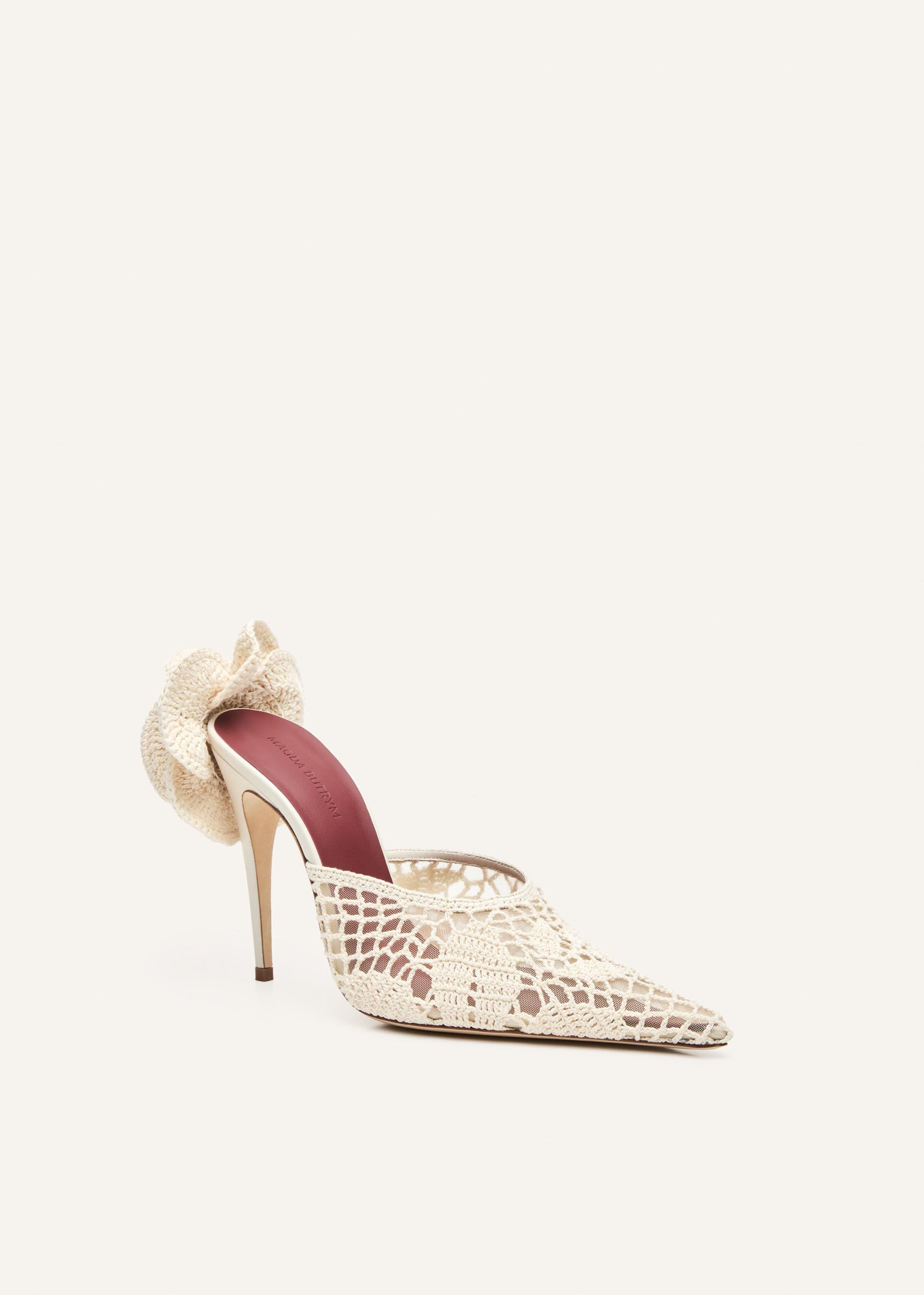 Pointed flower mules in cream crochet Product Image