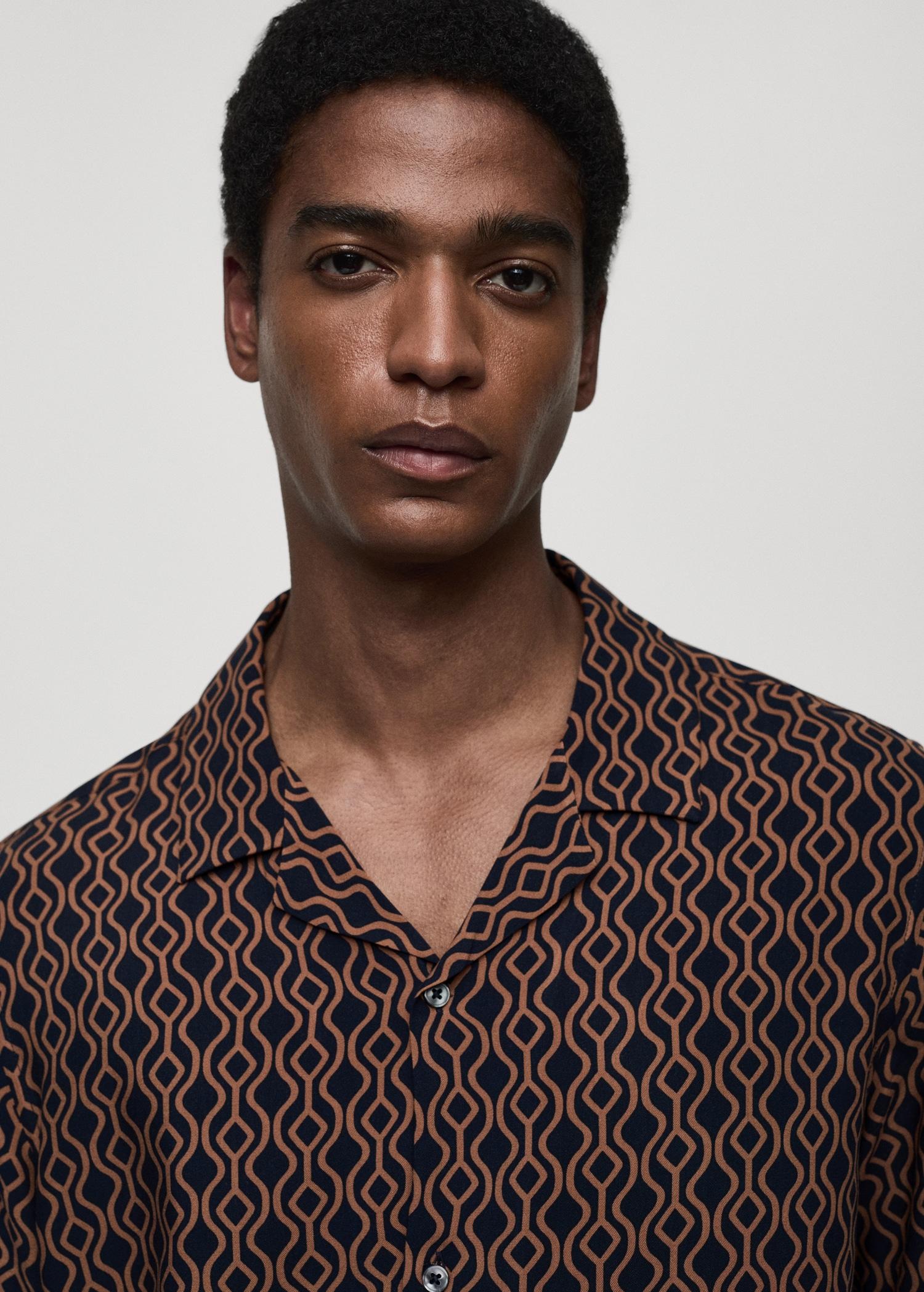 Printed fluid regular-fit shirt - Men | MANGO USA Product Image