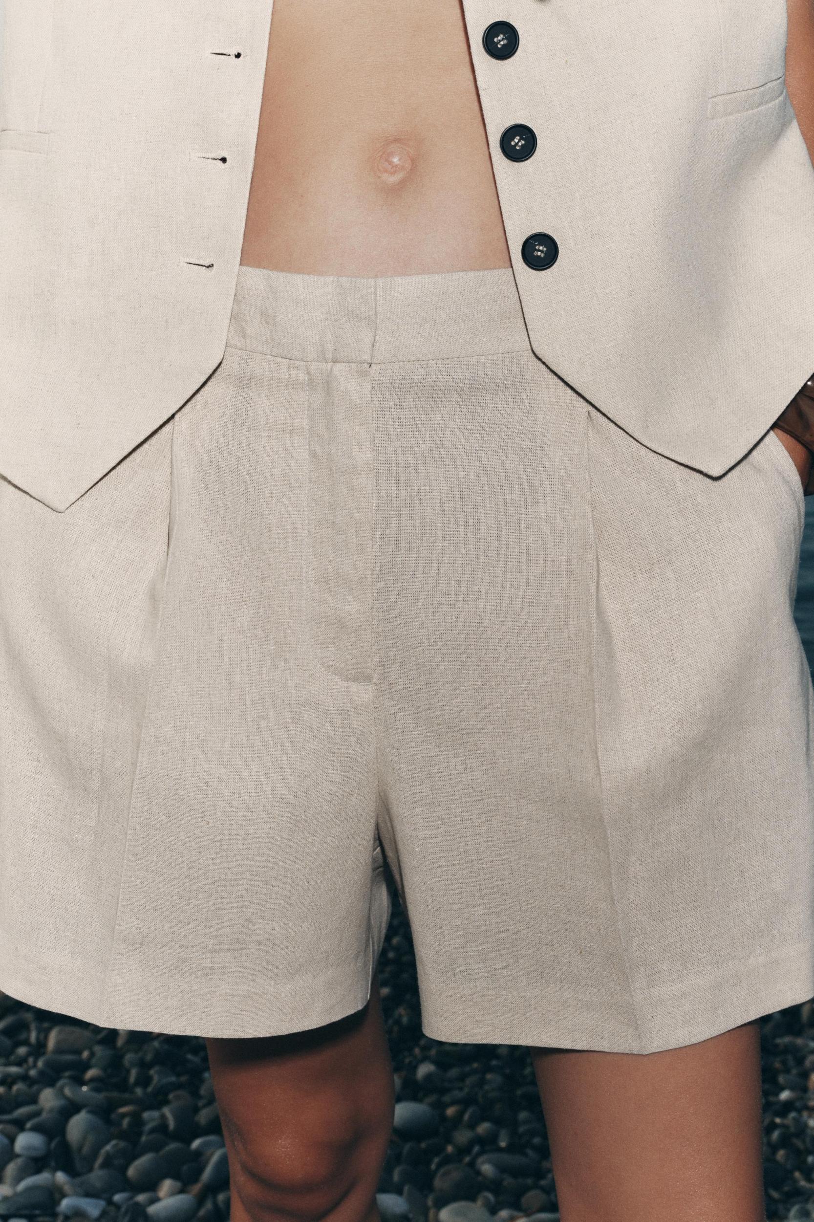 HIGH-WAISTED LINEN SHORTS Product Image