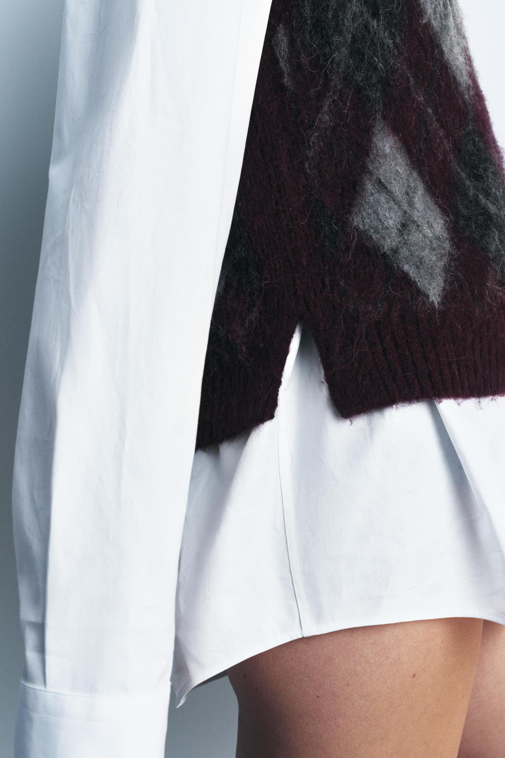 ARGYLE KNIT SWEATER VEST Product Image