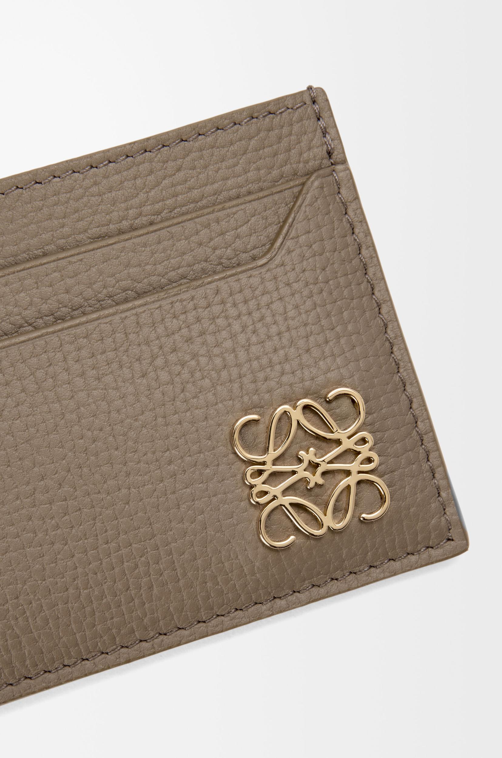 Anagram plain cardholder in pebble grained calfskin Product Image