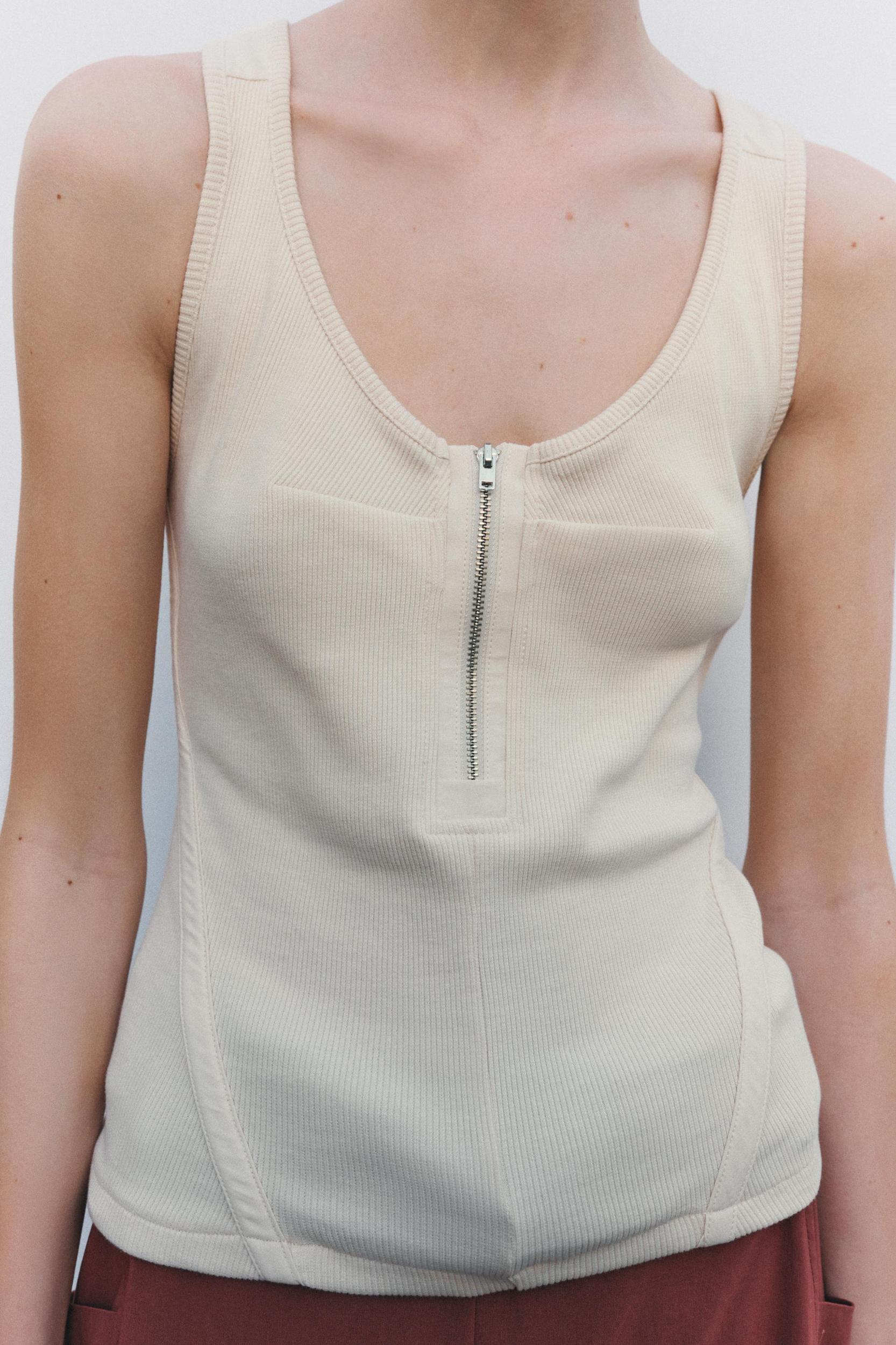 RIBBED ZIPPER T-SHIRT Product Image