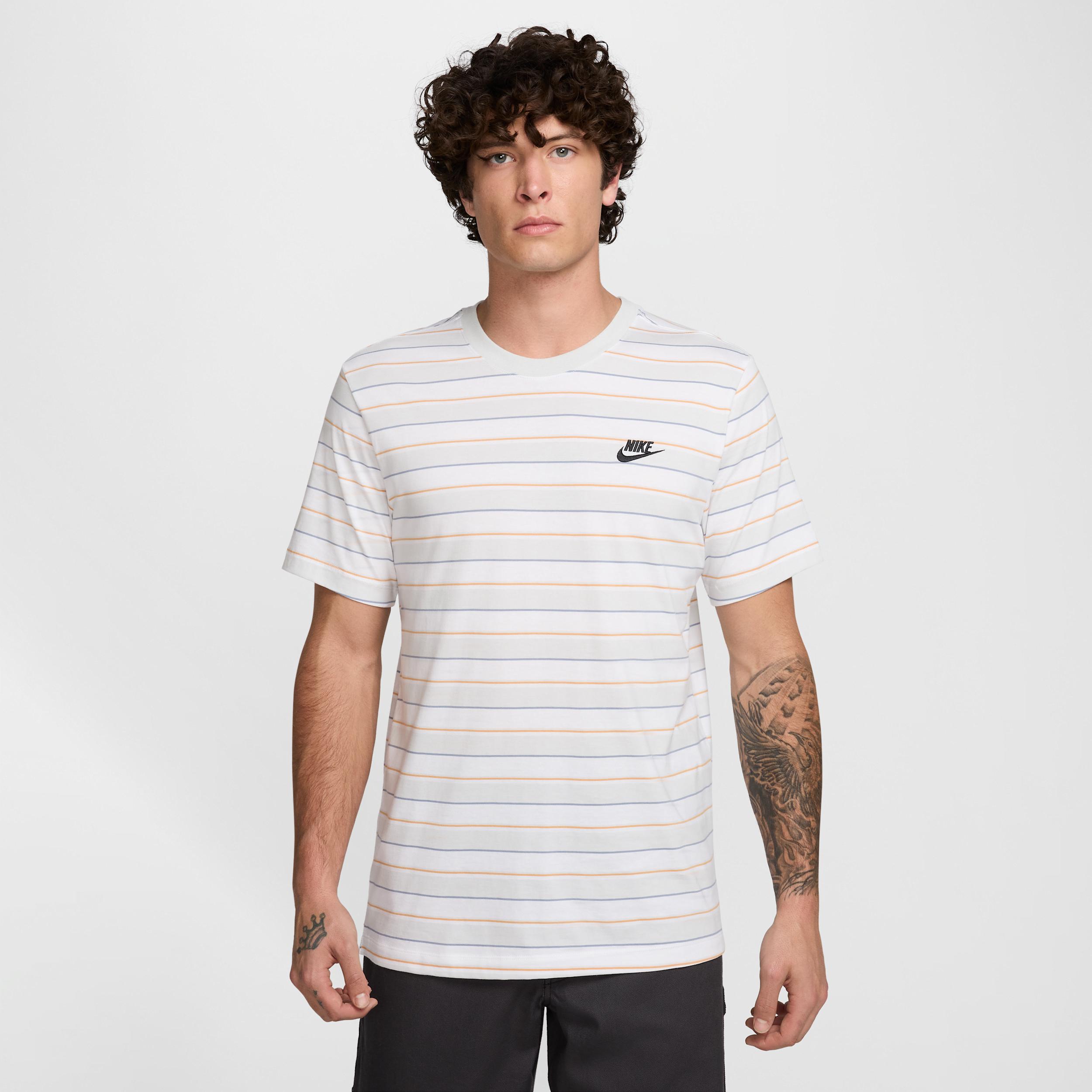 Nike Men's Club T-Shirt Product Image