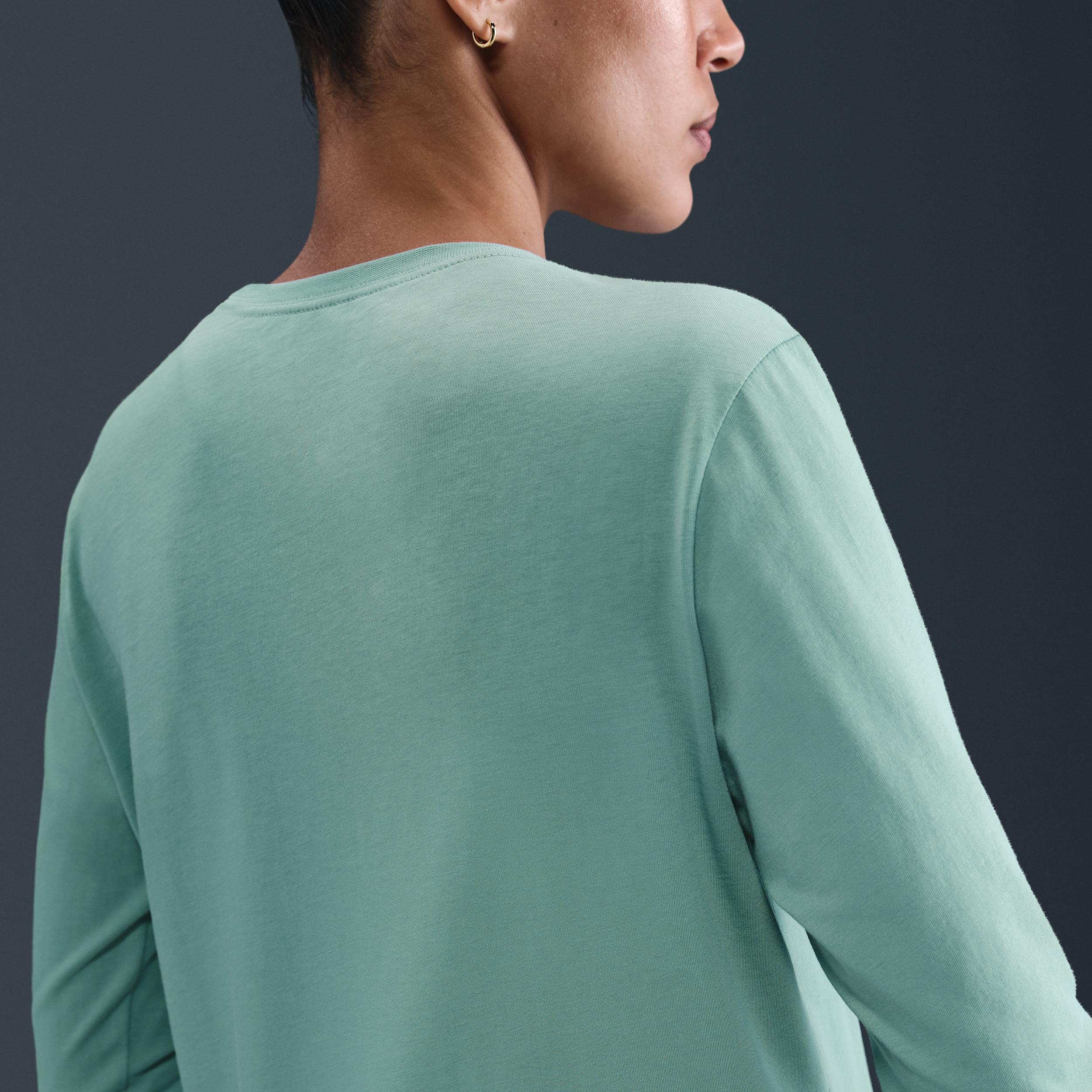 Nike Sportswear Club Women's Long-Sleeve T-Shirt Product Image