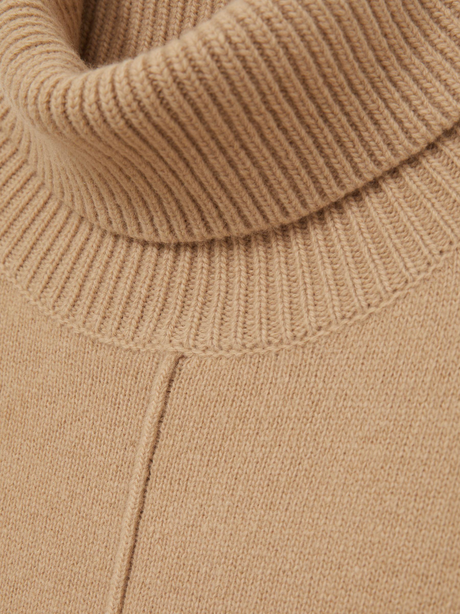 Casual Wool-Cashmere Roll Neck Jumper in Camel Product Image