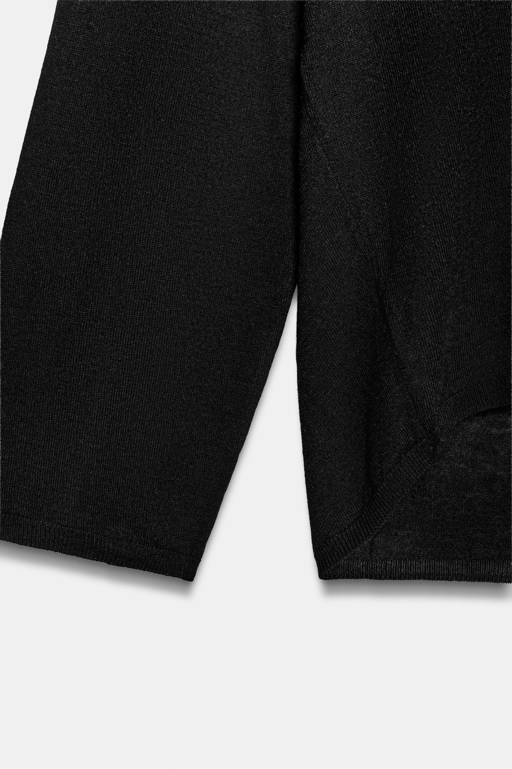 FINE KNIT V-NECK JUMPER Product Image