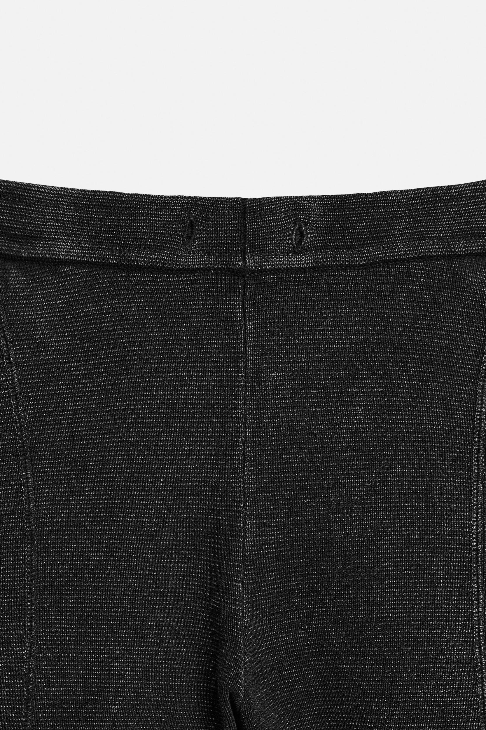 RELAXED FIT KNIT SHORTS Product Image