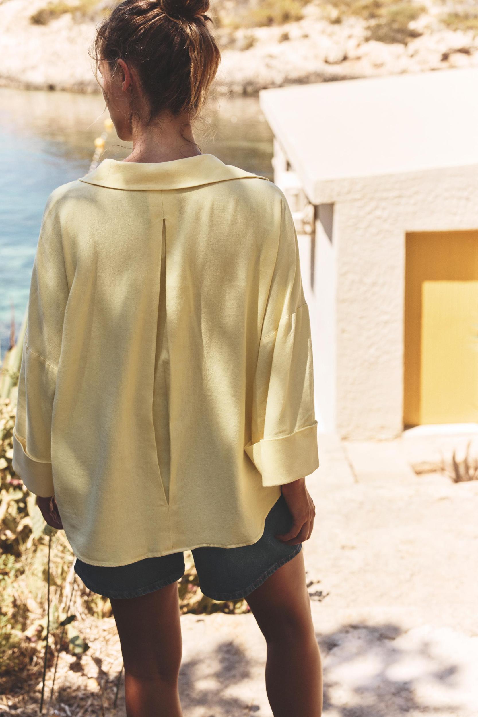 Z1975 HIGH-WAISTED MOM FIT SHORTS Product Image