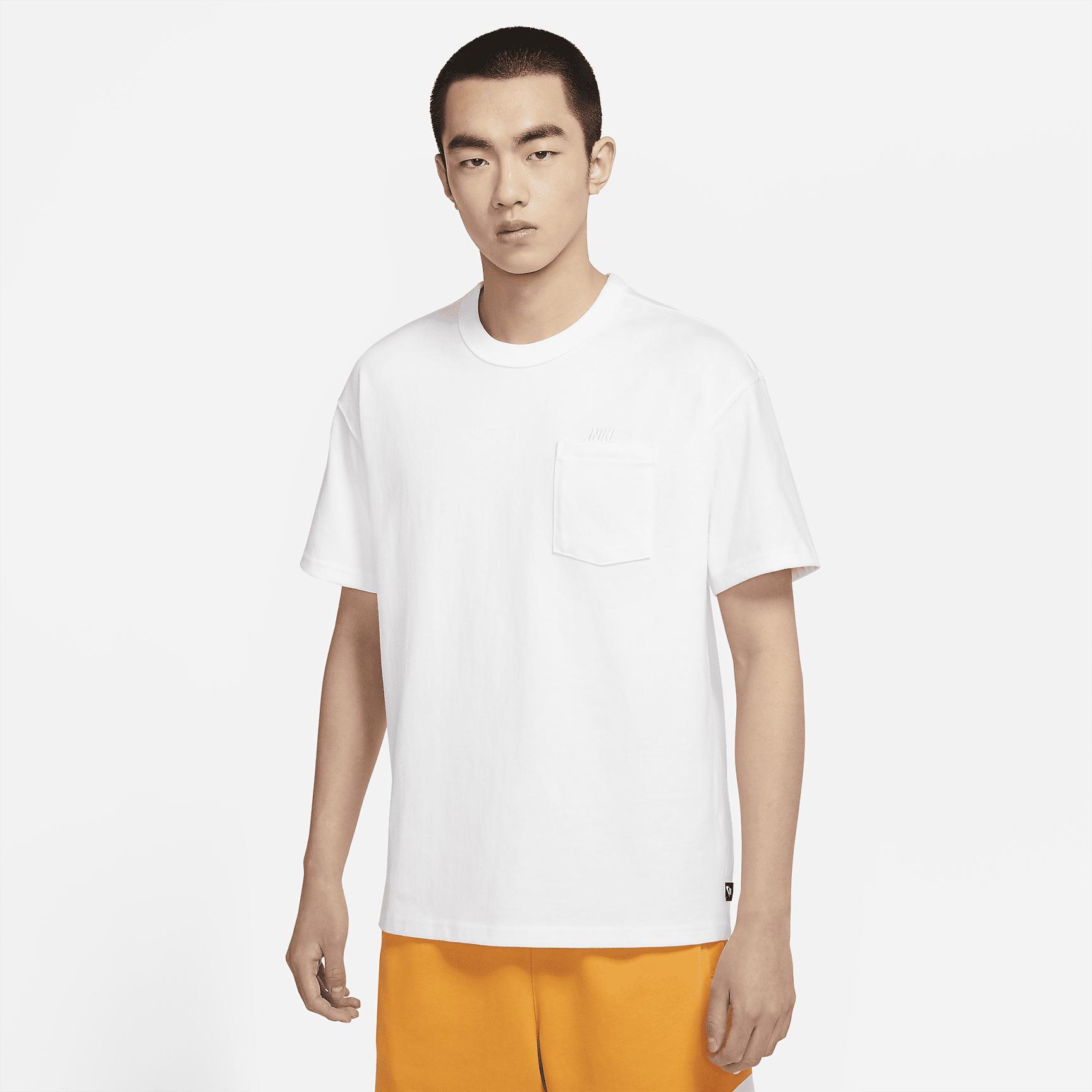 Nike Sportswear Premium Essentials Men's Pocket T-Shirt Product Image