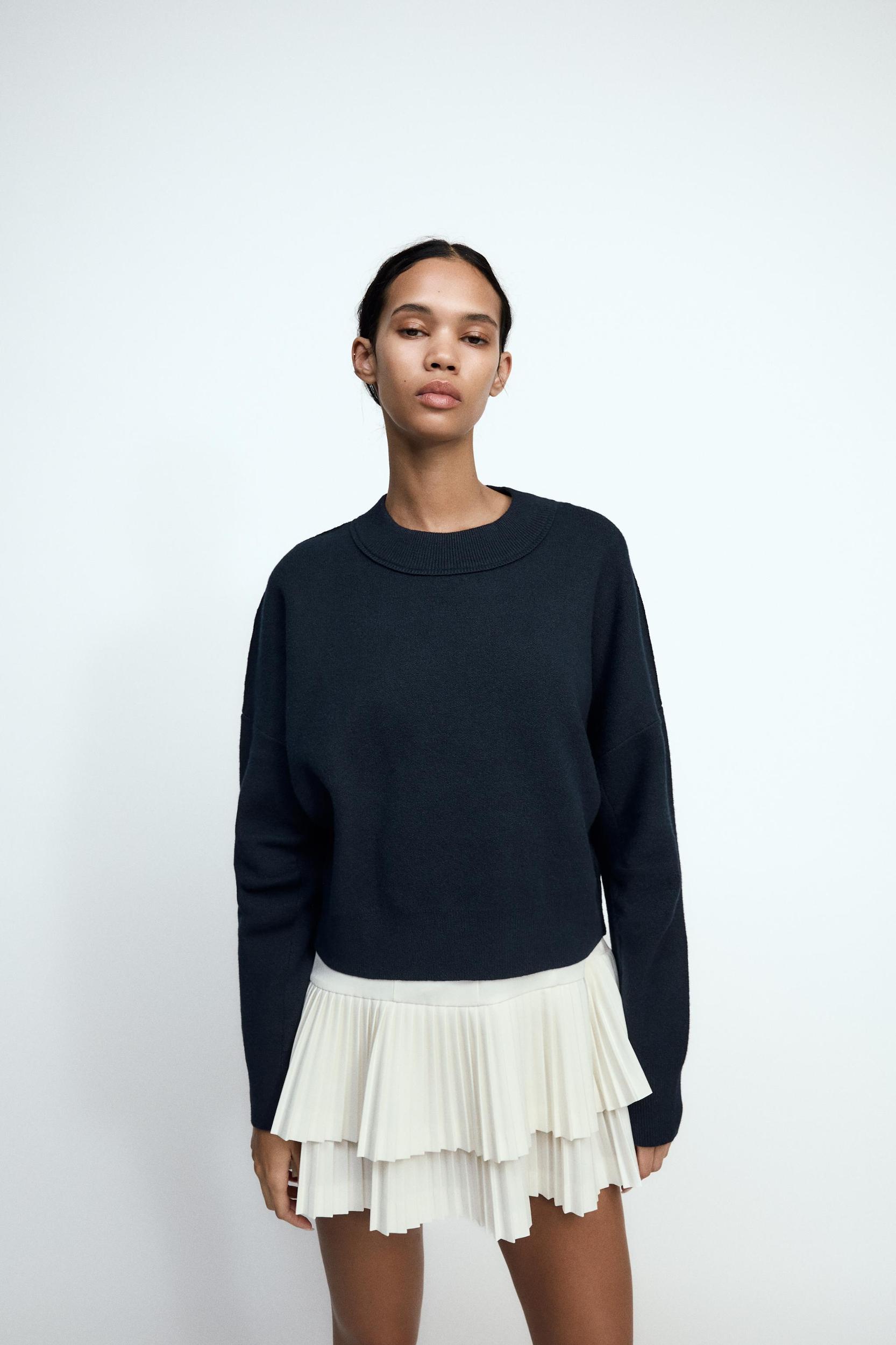 PLEATED SLEEVE SWEATSHIRT Product Image