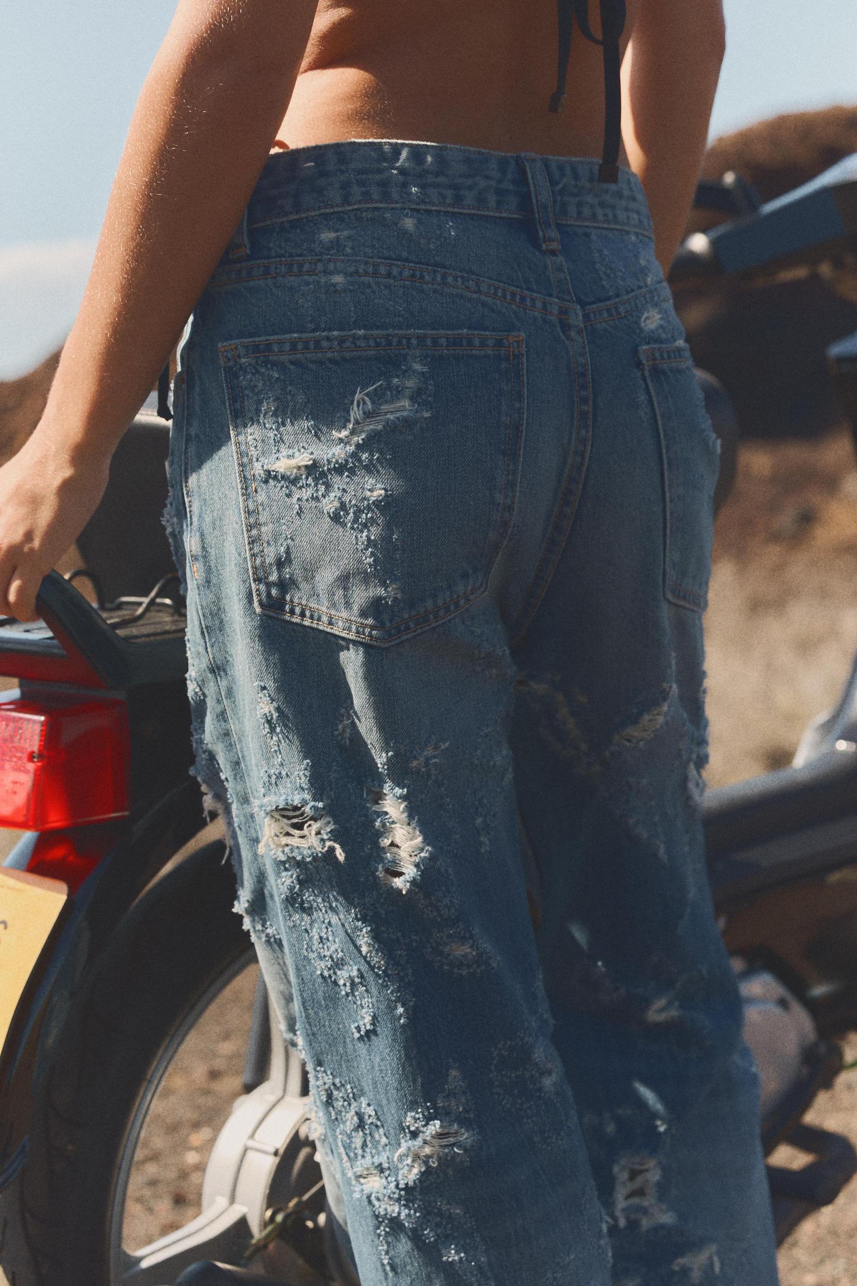 MID-RISE SLOUCHY RIPPED TRF JEANS Product Image