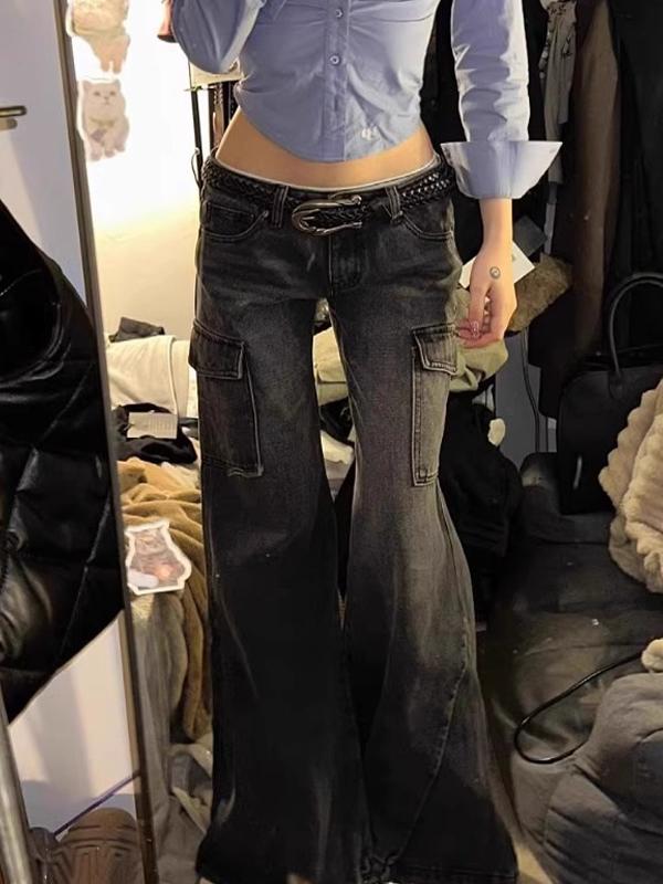 Tight-Fitting Multiple Pockets Flare Jeans Product Image