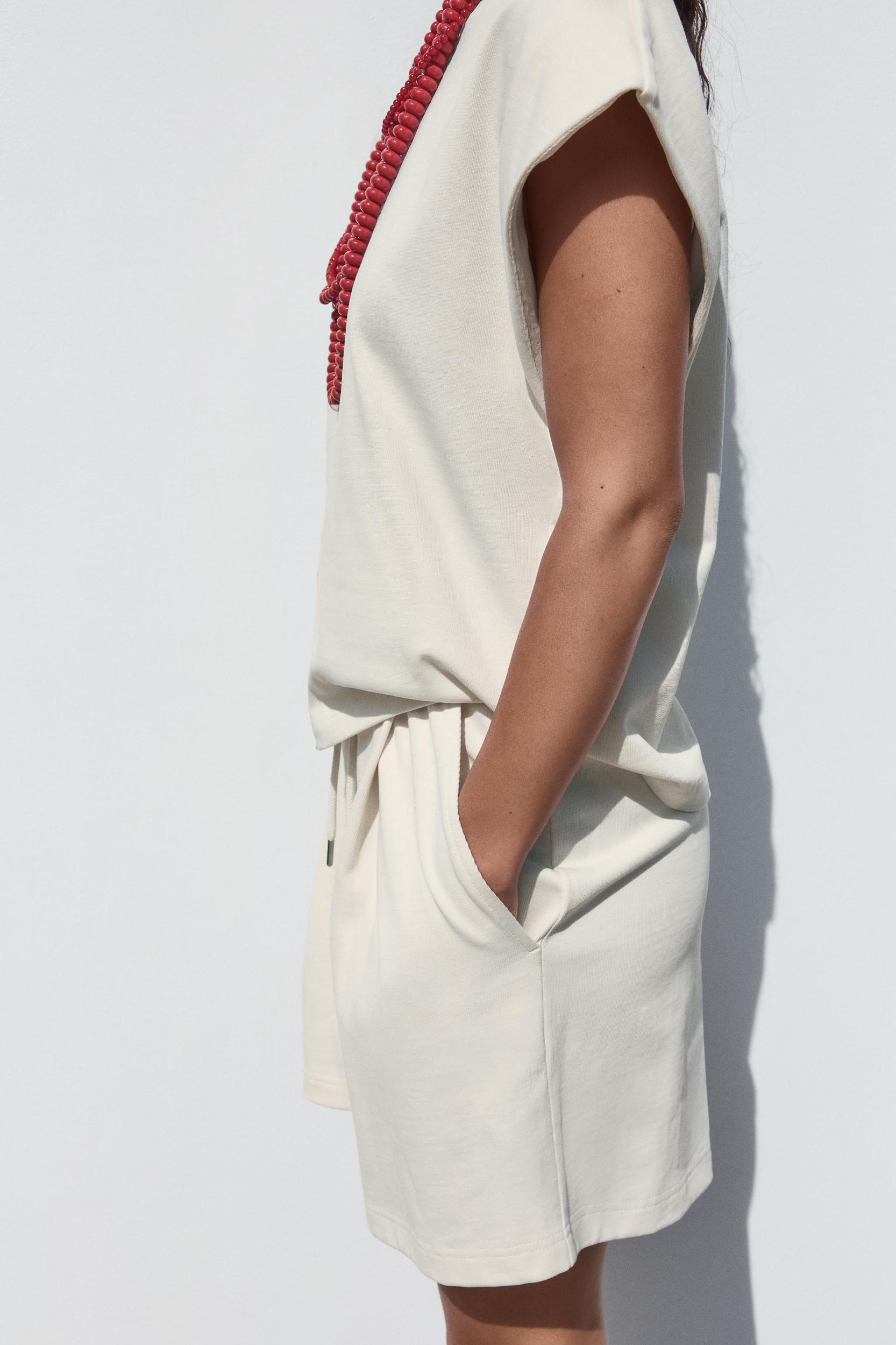 TEXTURED WEAVE PLEATED SHORTS Product Image