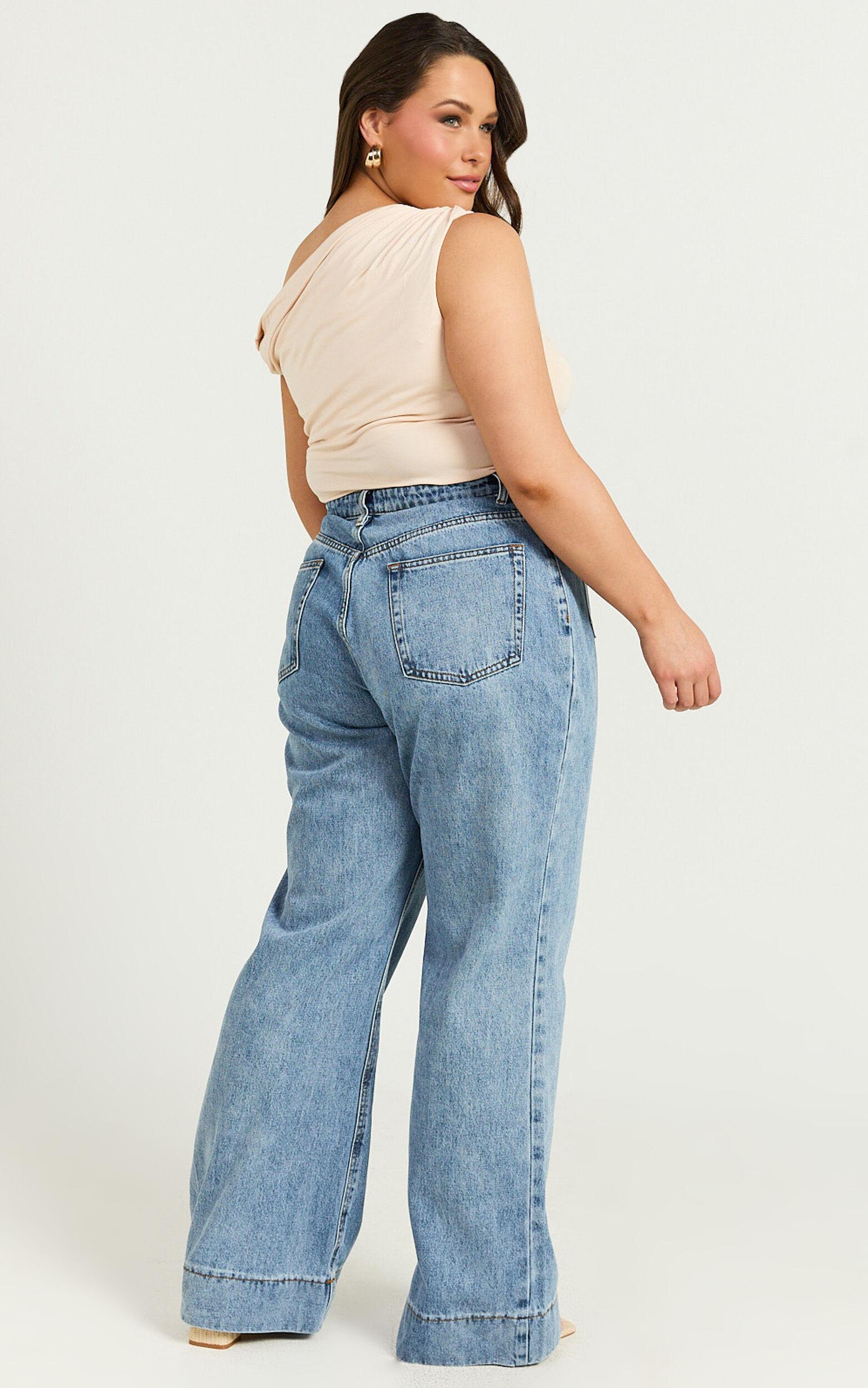 Vancouver Jeans - High Waist Straight Leg Patch Pocket Denim Jeans in Blue Wash Product Image