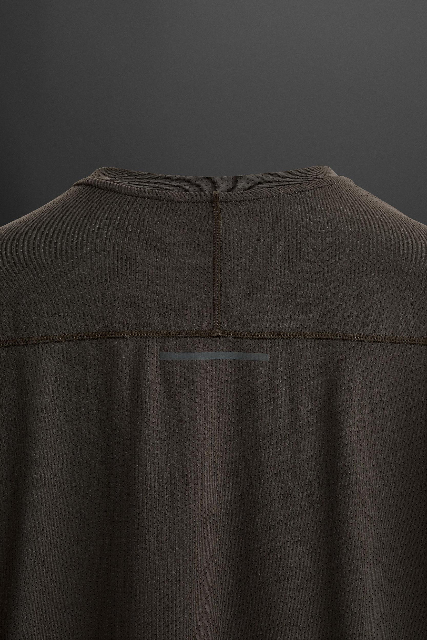 LONG SLEEVE PERFORATED T-SHIRT Product Image