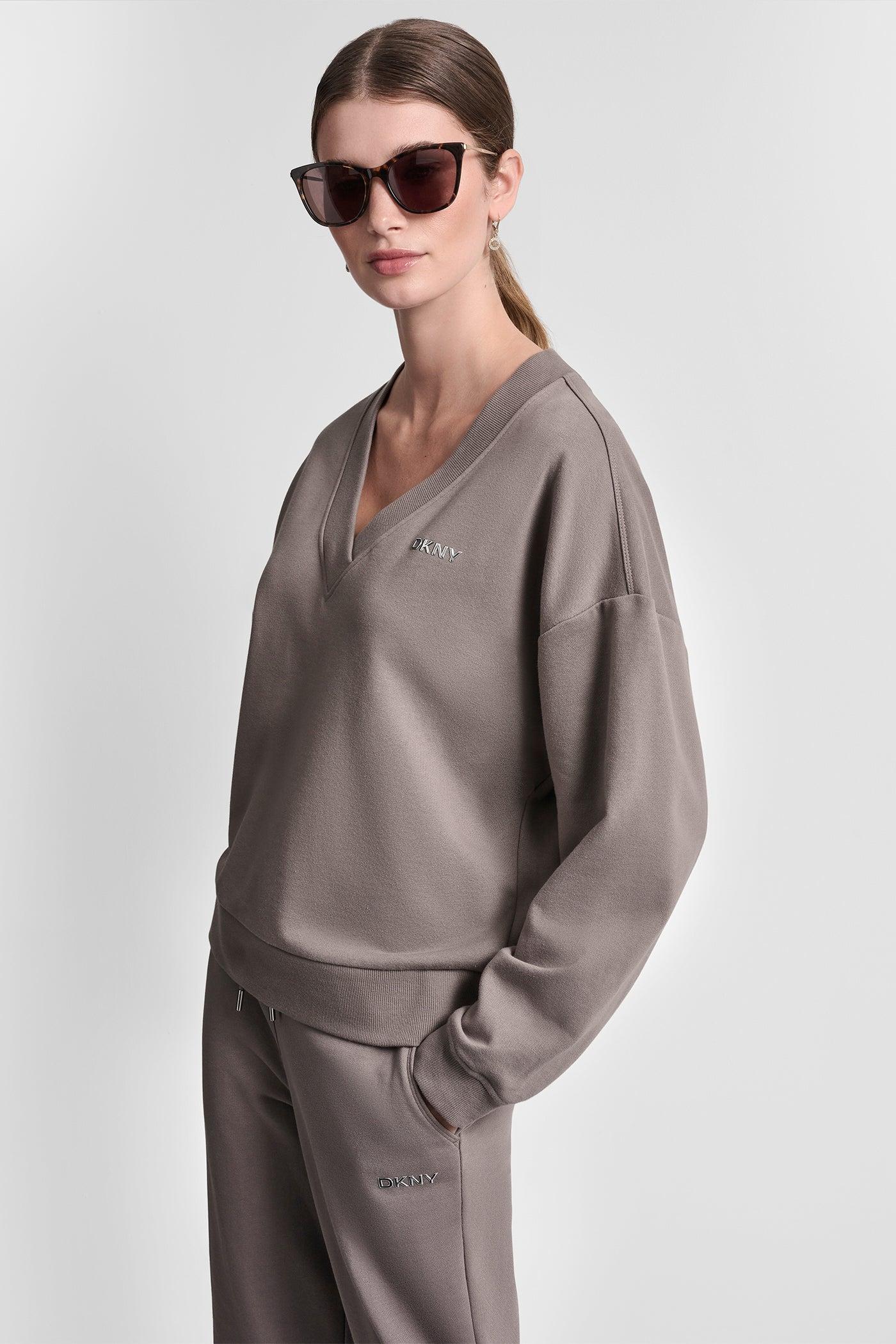 METALLIC BUBBLE LOGO V-NECK PULLOVER Product Image