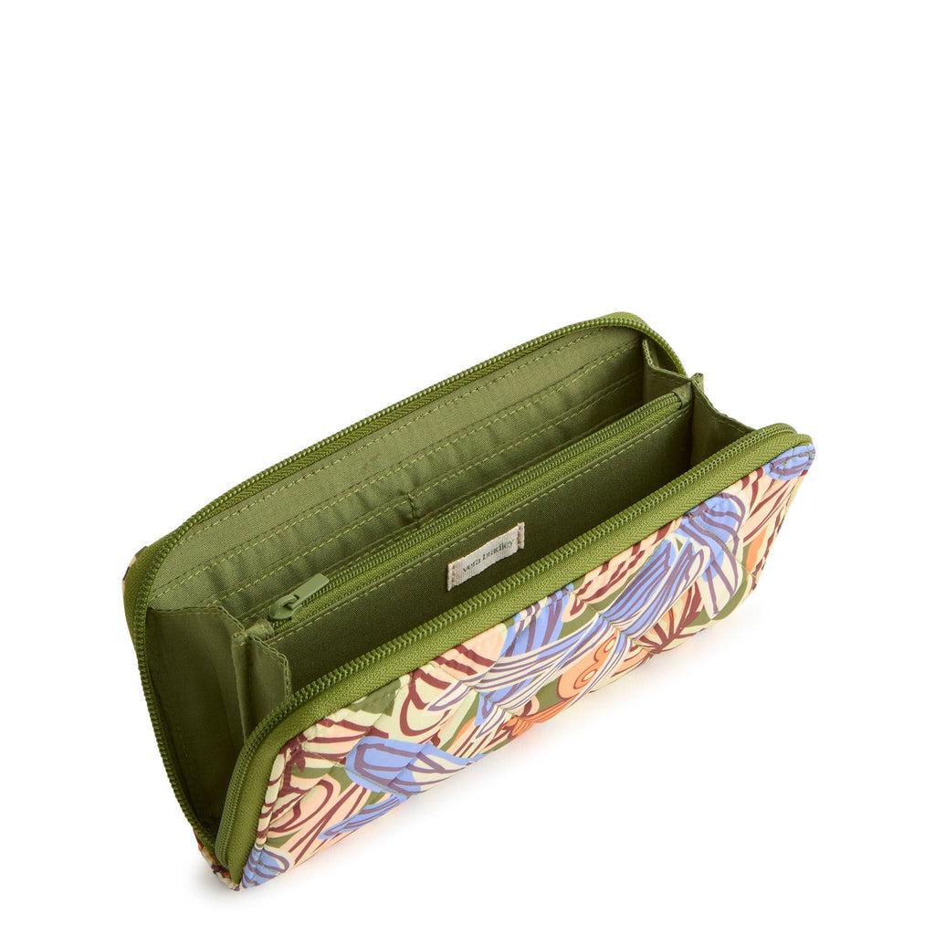 Outlet Essential Continental Wallet Product Image