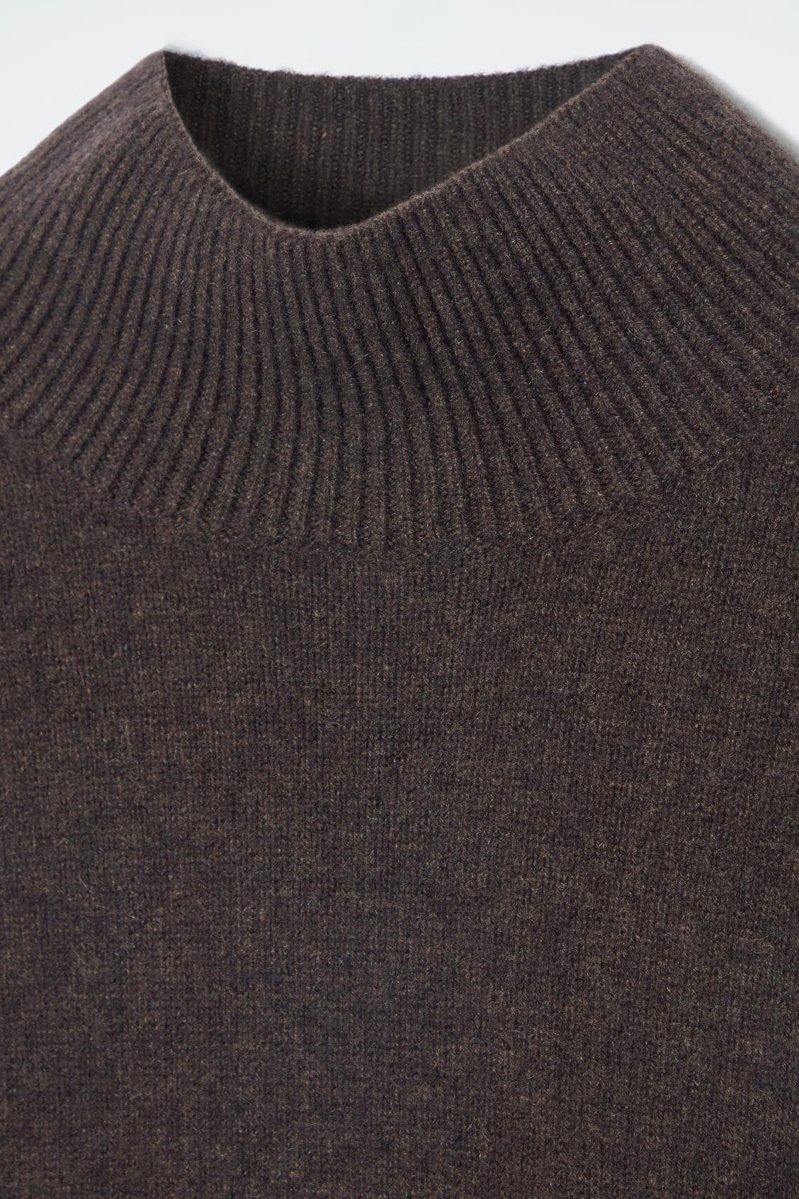 PURE CASHMERE TURTLENECK SWEATER Product Image