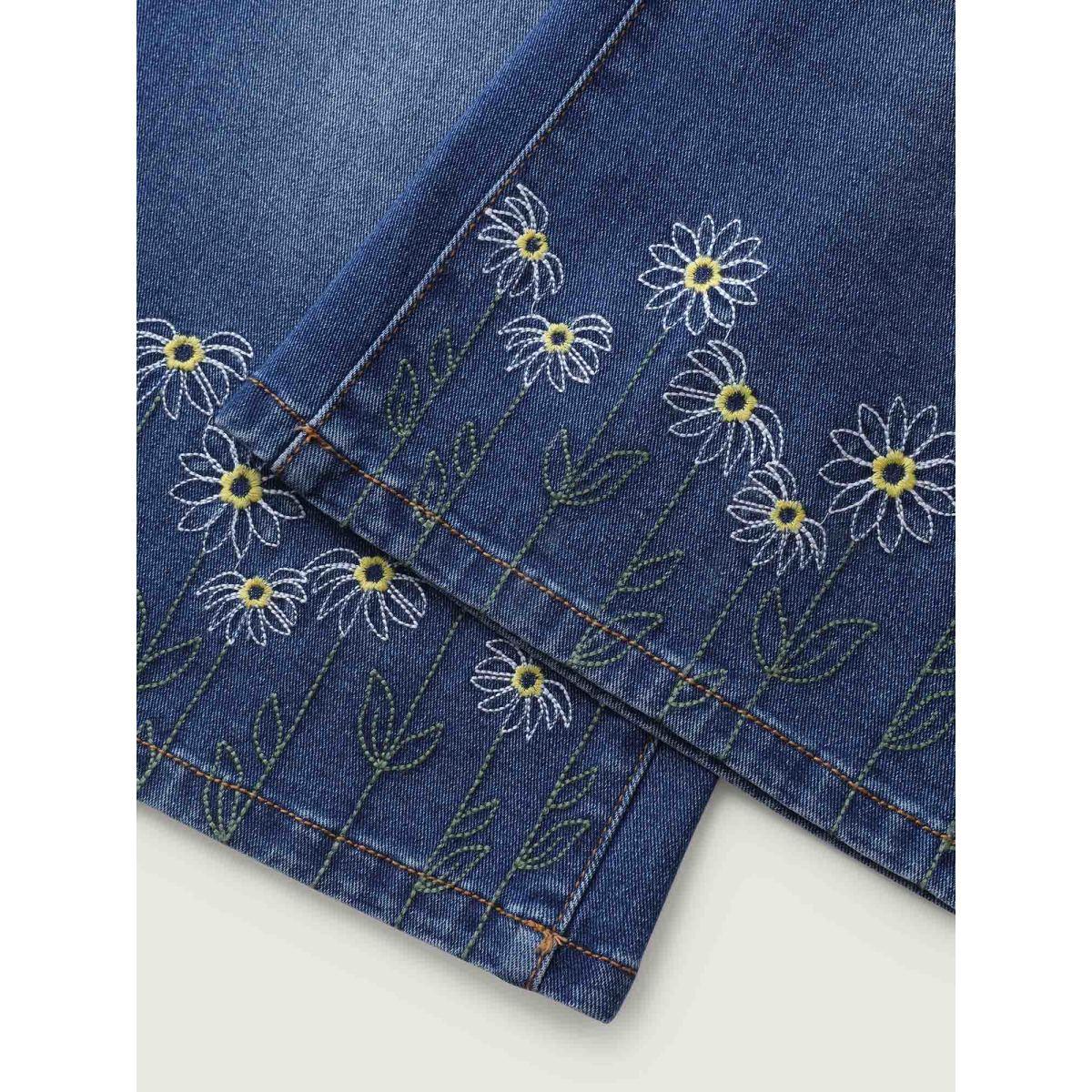 Plus Size Floral Embroidered Elastic Waist Cropped Jeans Women Midblue Medium stretch Slanted pocket Jeans BloomChic 20/2X Product Image