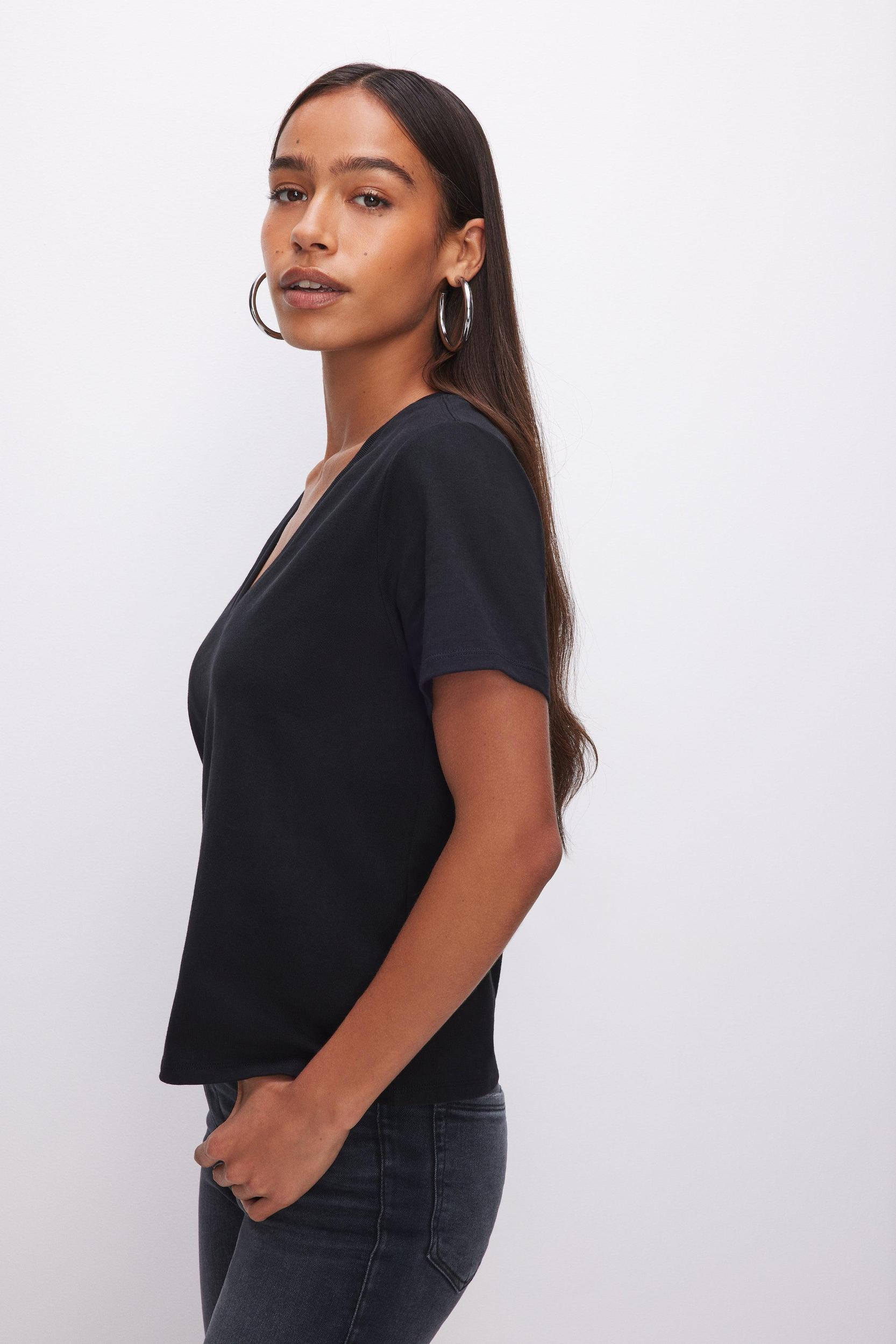 COTTON CLASSIC V-NECK TEE | BLACK001 Product Image