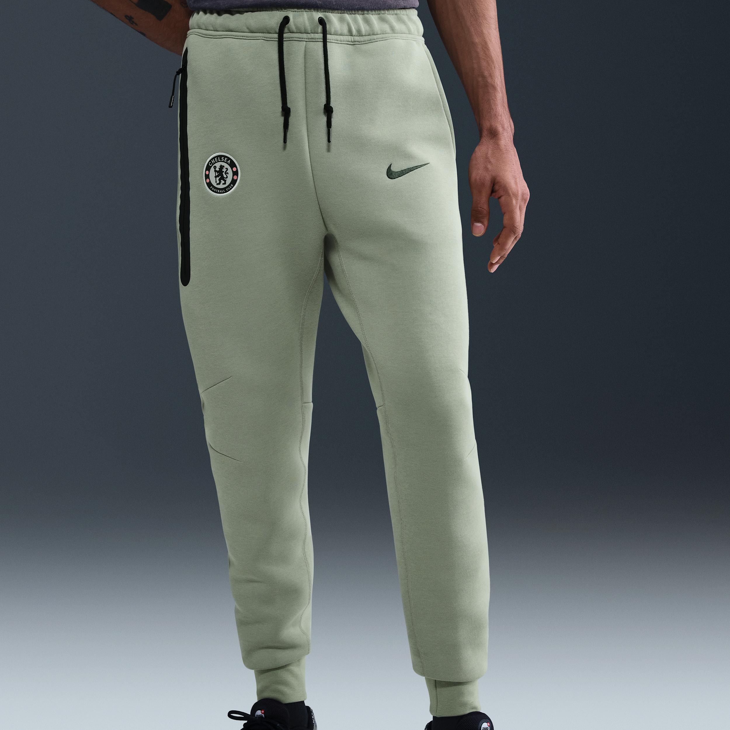 Chelsea FC Tech Nike Men's Soccer Fleece Jogger Pants Product Image