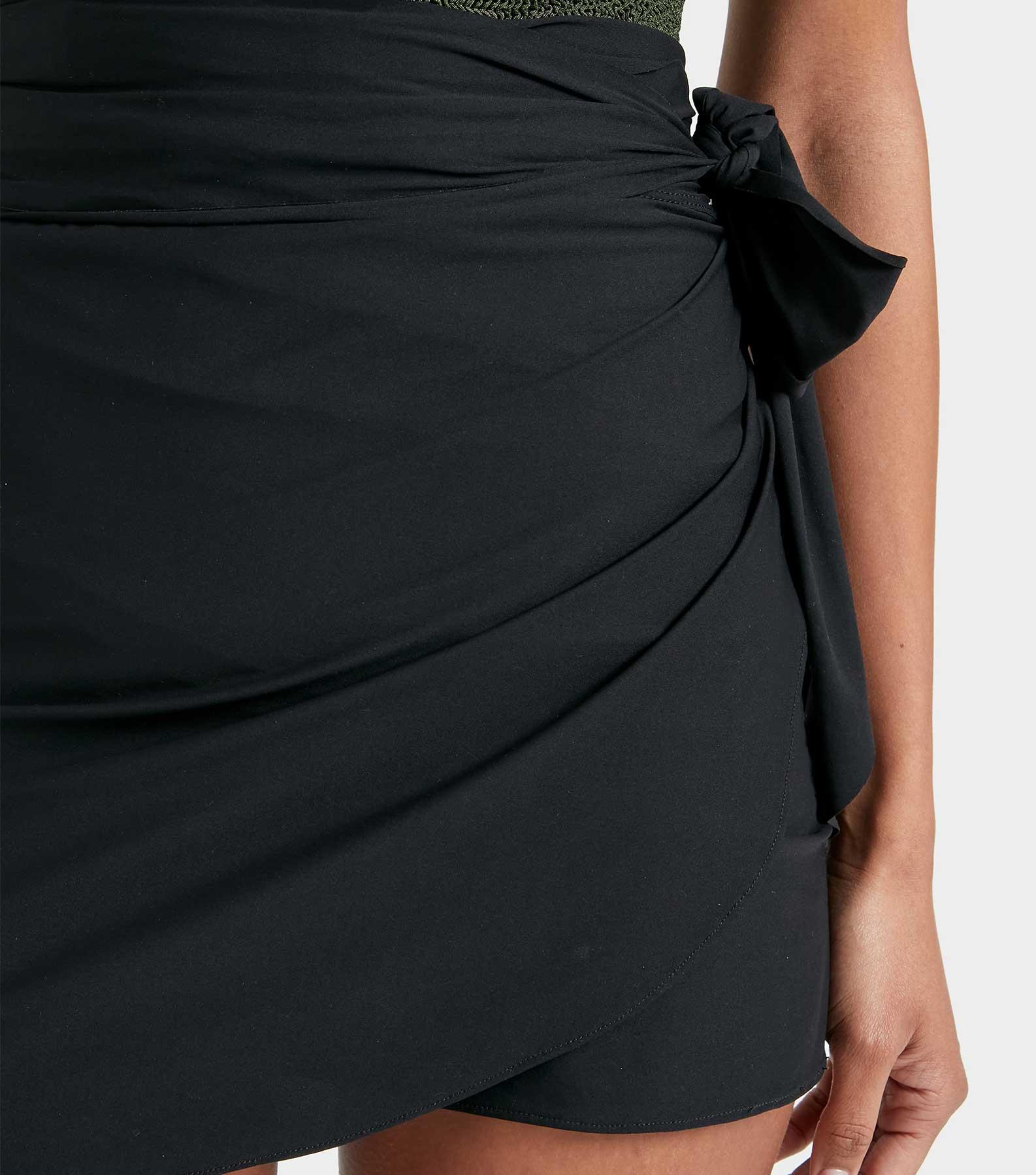 Short UPF 50+ Sarong - Black Product Image