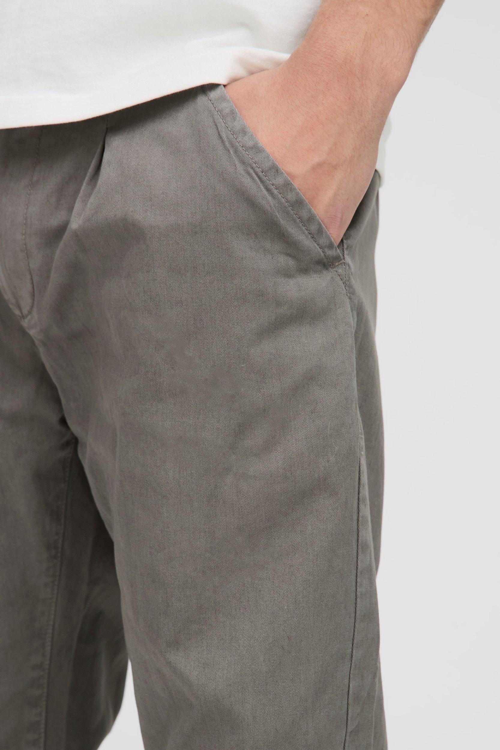 Fixed Waist Relaxed Cropped Pleated Chino Pants | boohooMAN USA Product Image