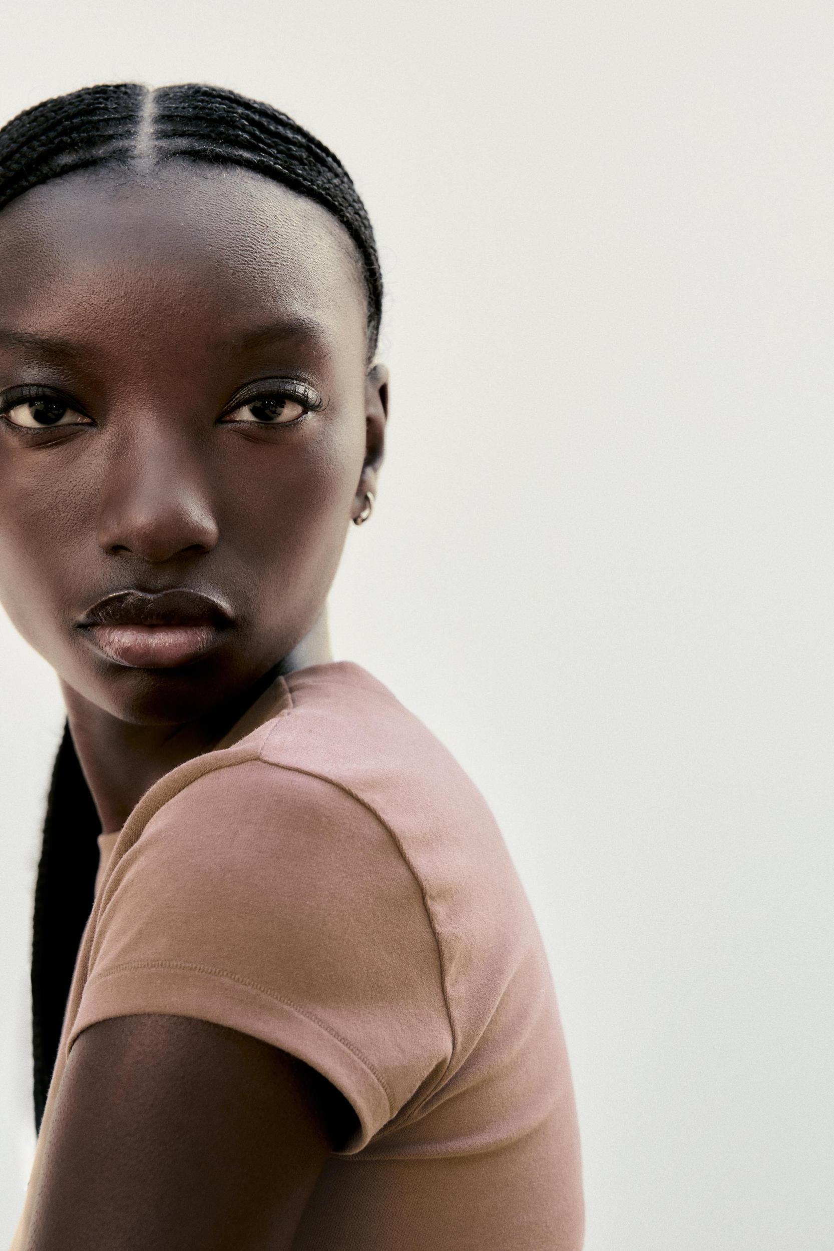 SLIM FIT SHORT SLEEVE T-SHIRT Product Image