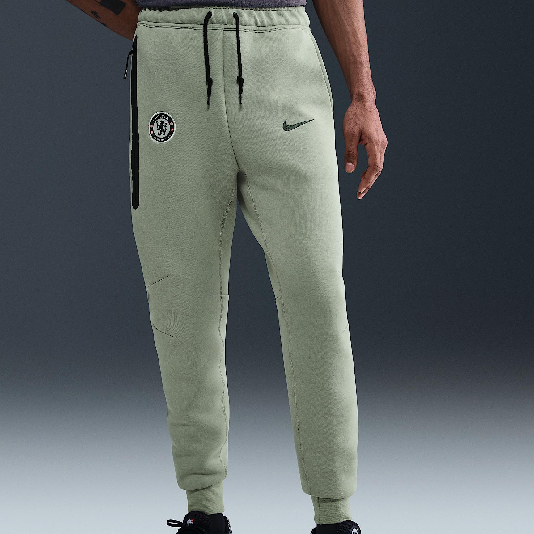 Chelsea FC Tech Nike Men's Soccer Fleece Jogger Pants Product Image