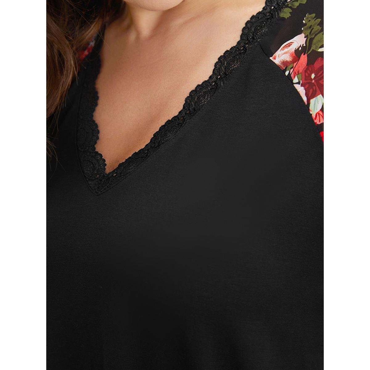 Plus Size Floral Raglan Sleeve Lace Trim Pocket Arc Hem Dress Black Women Casual Non V-neck Short sleeve Curvy Midi Dress BloomChic 14-16/1X Product Image