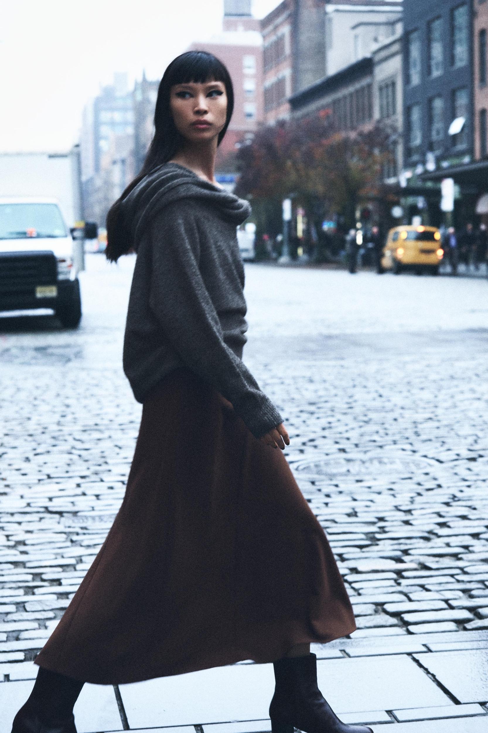 OFF-THE-SHOULDER KNIT SWEATER Product Image