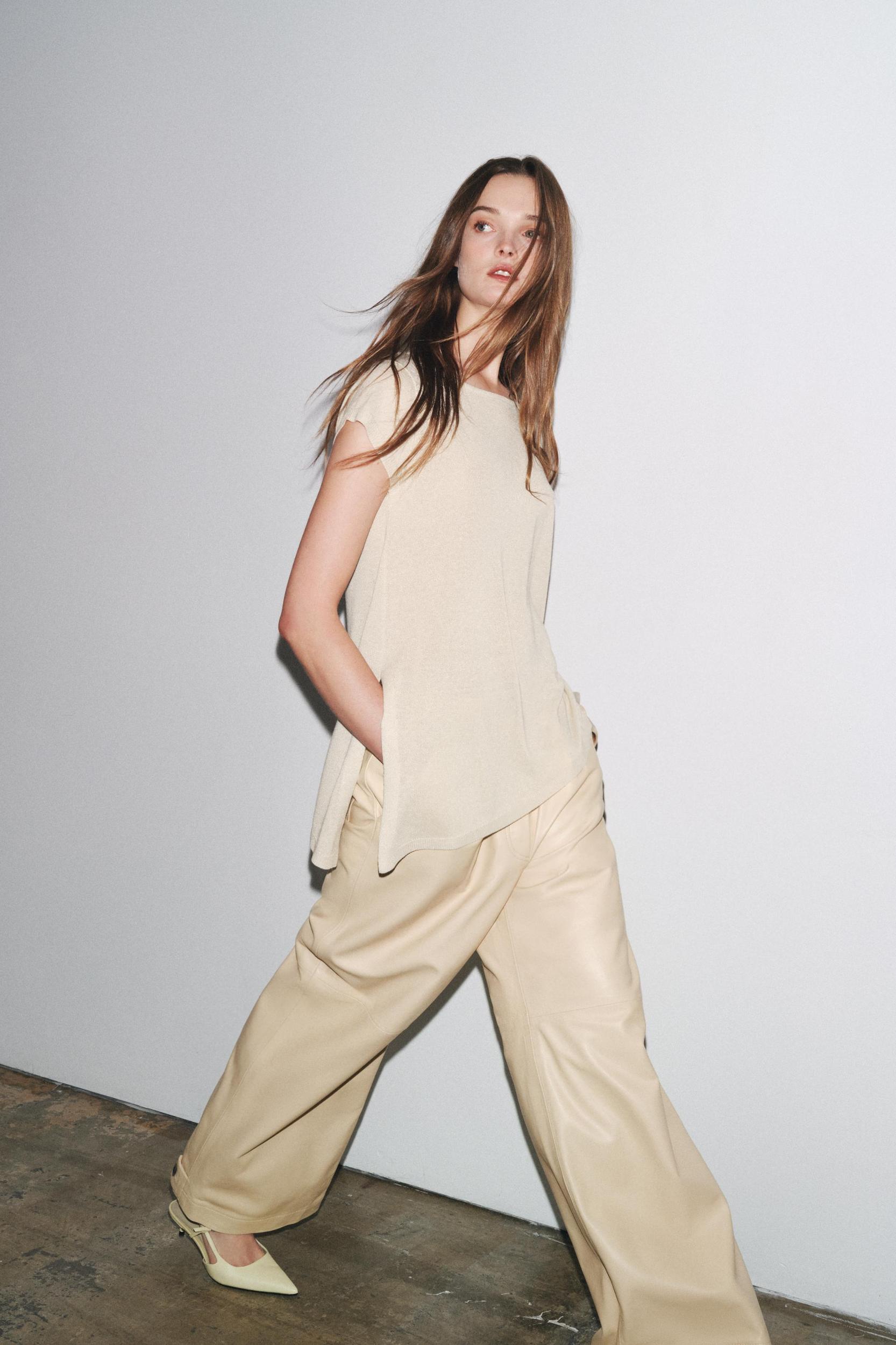 ASYMMETRIC HEM KNIT TOP Product Image