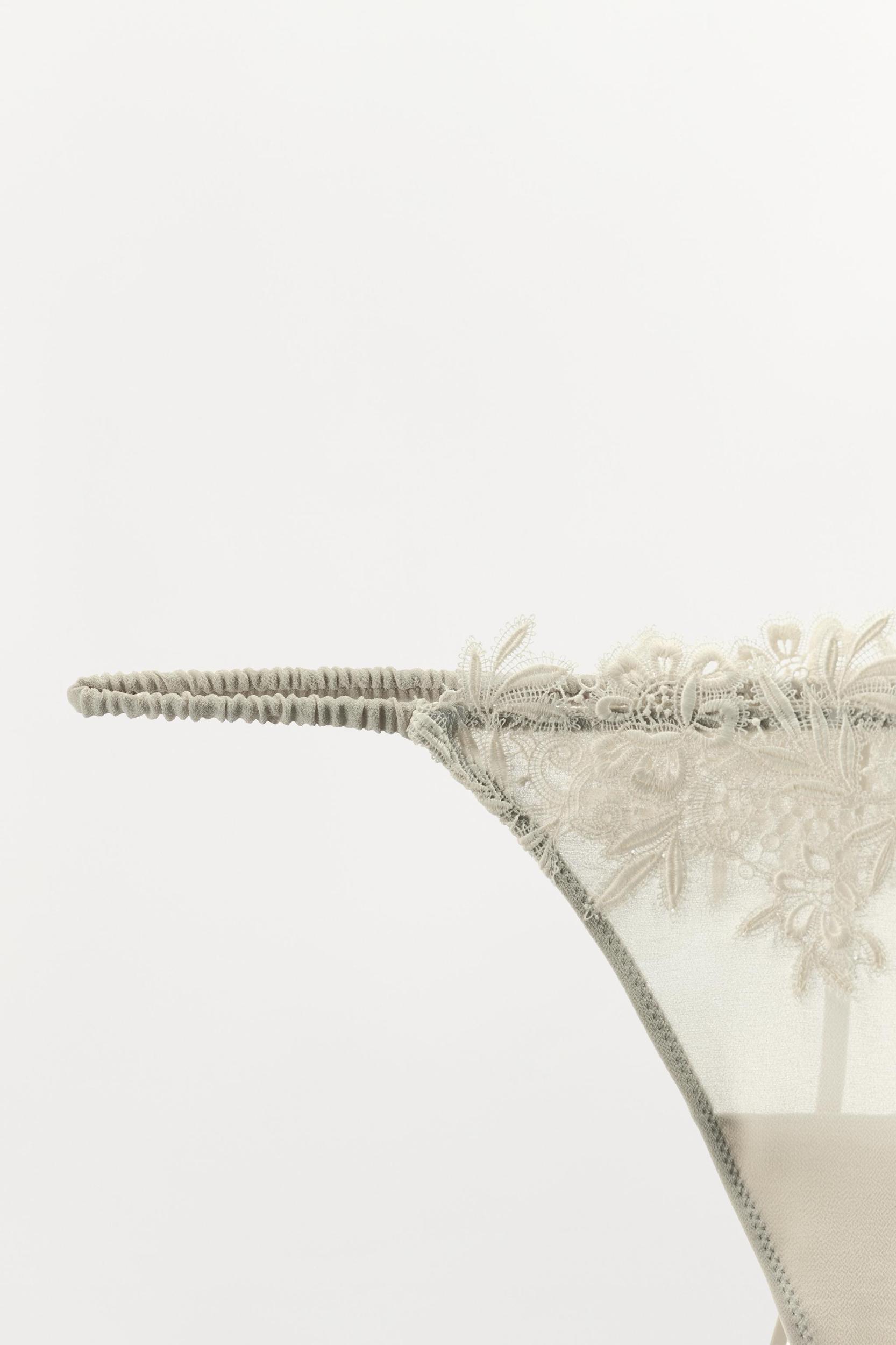 LACE THONG Product Image