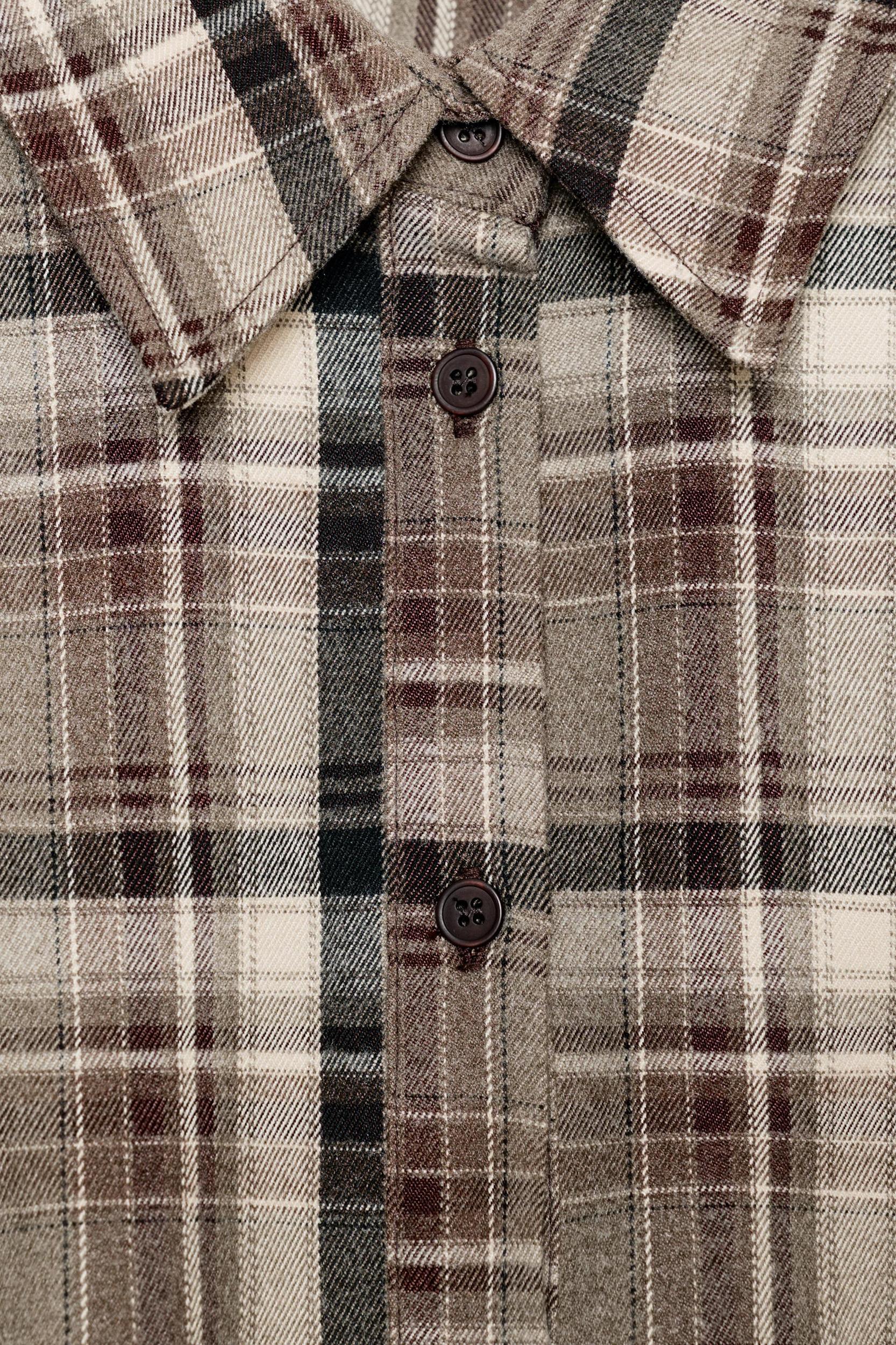 FITTED PLAID SHIRT Product Image