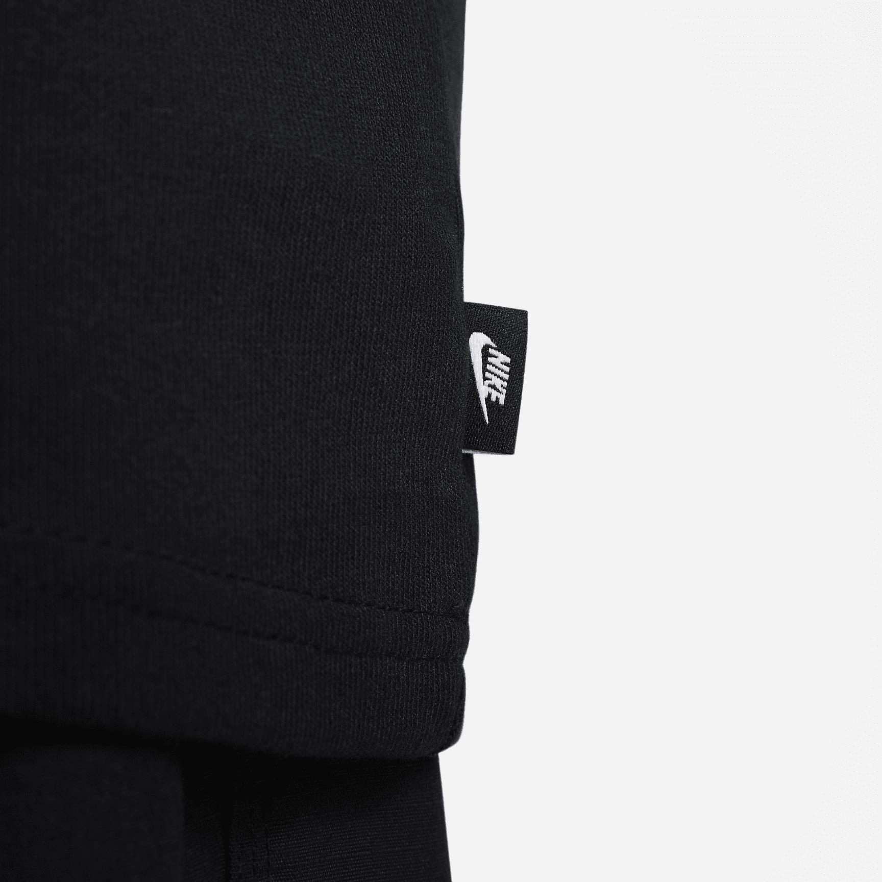 Nike Sportswear Premium Essentials Men's Pocket T-Shirt Product Image