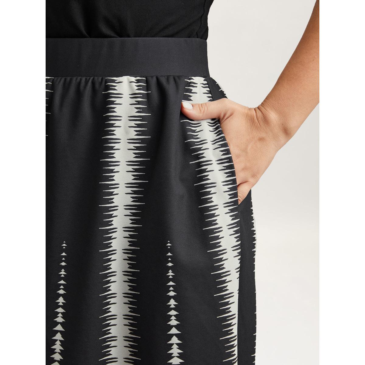 Plus Size Geometric Pattern Flared Midi Skirt Women Black Elegant Contrast Low stretch Side seam pocket Everyday Skirts BloomChic 26/4X Product Image
