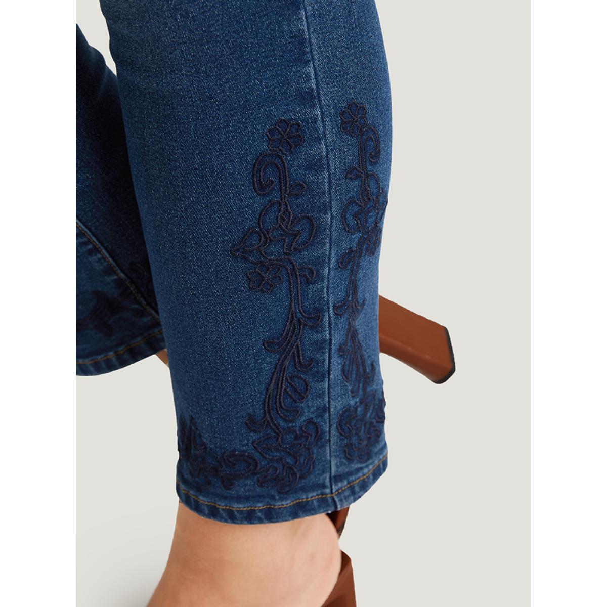 Plus Size Floral Embroidered High Rise Dark Wash Jeans Women Blue Casual Plain Embroidered High stretch Side seam pocket Jeans BloomChic 14/1X Product Image