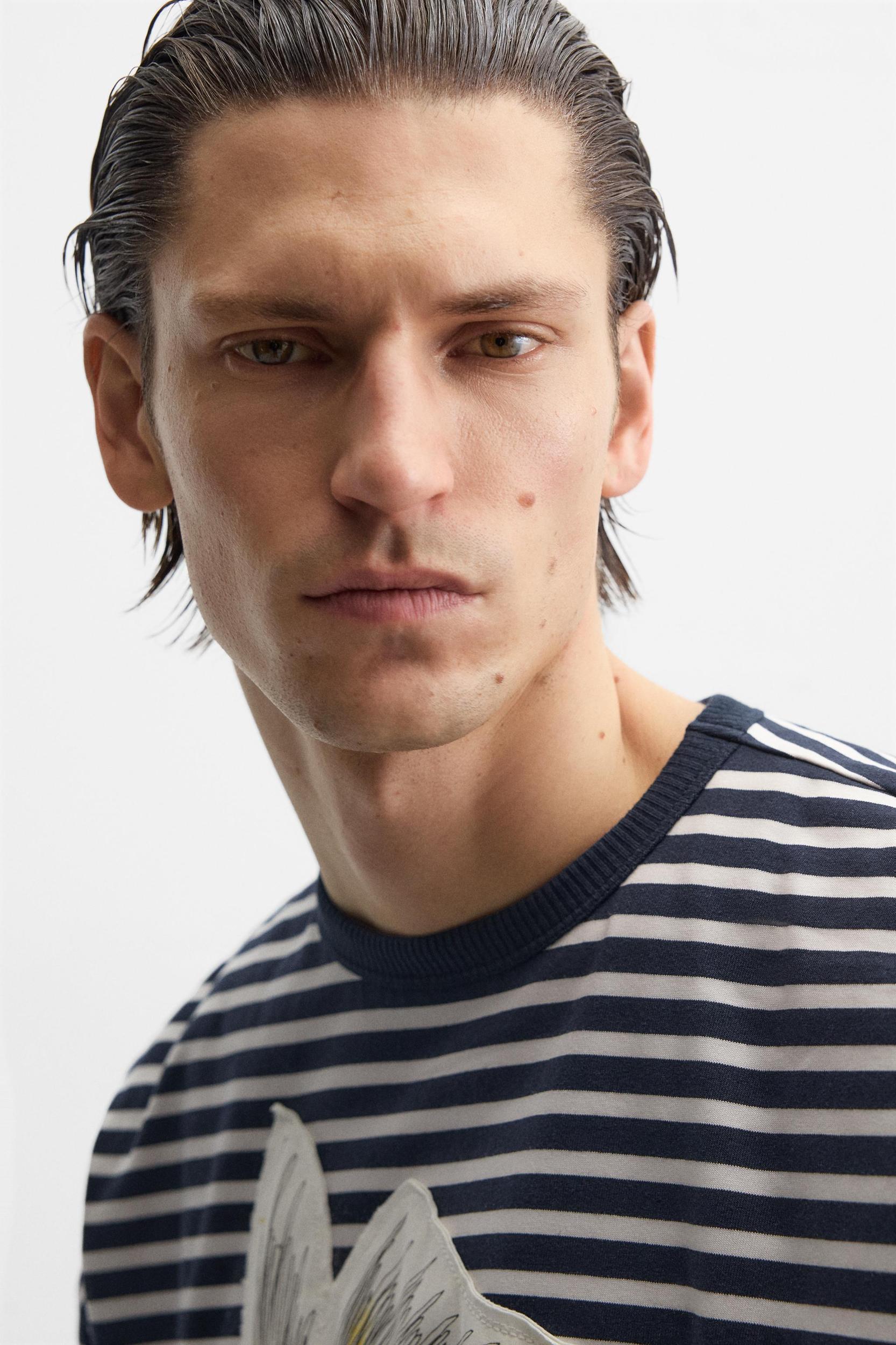 STRIPED PATCH T-SHIRT Product Image