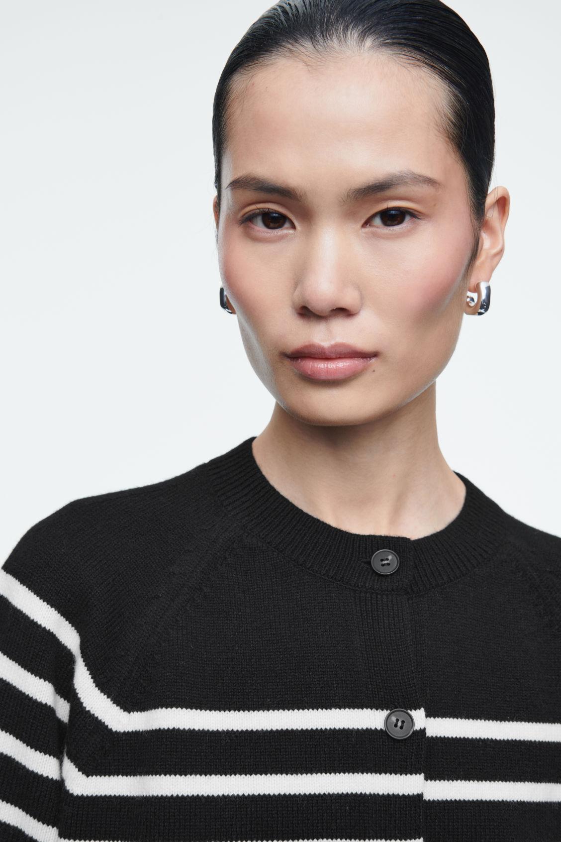 CROPPED WOOL CARDIGAN Product Image