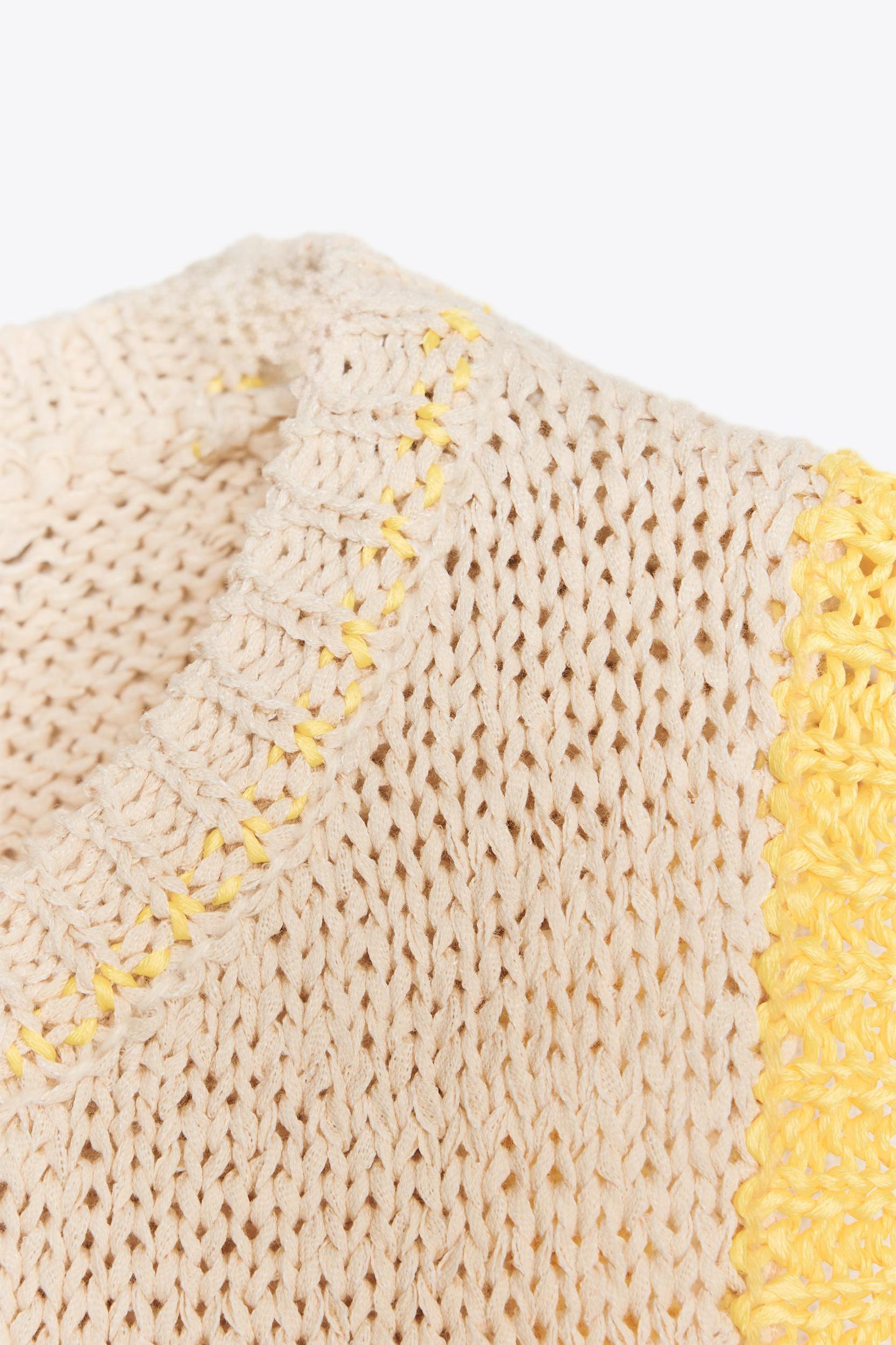 KNIT CROP TOP Product Image